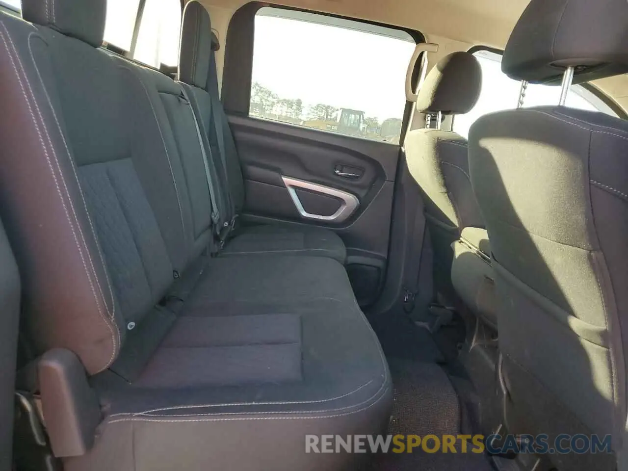 10 Photograph of a damaged car 1N6AA1EK6KN524399 NISSAN TITAN 2019