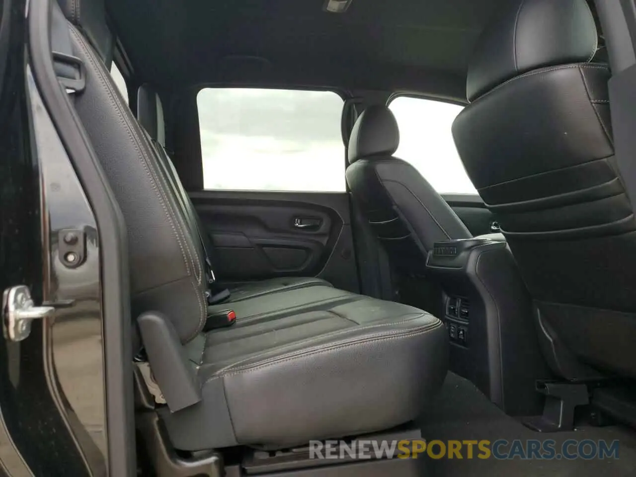 10 Фотография поврежденного автомобиля 1N6BA1F4XKN521381 NISSAN TITAN 2019