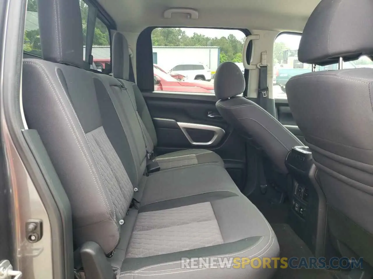 10 Photograph of a damaged car 1N6AA1EF1LN508633 NISSAN TITAN 2020