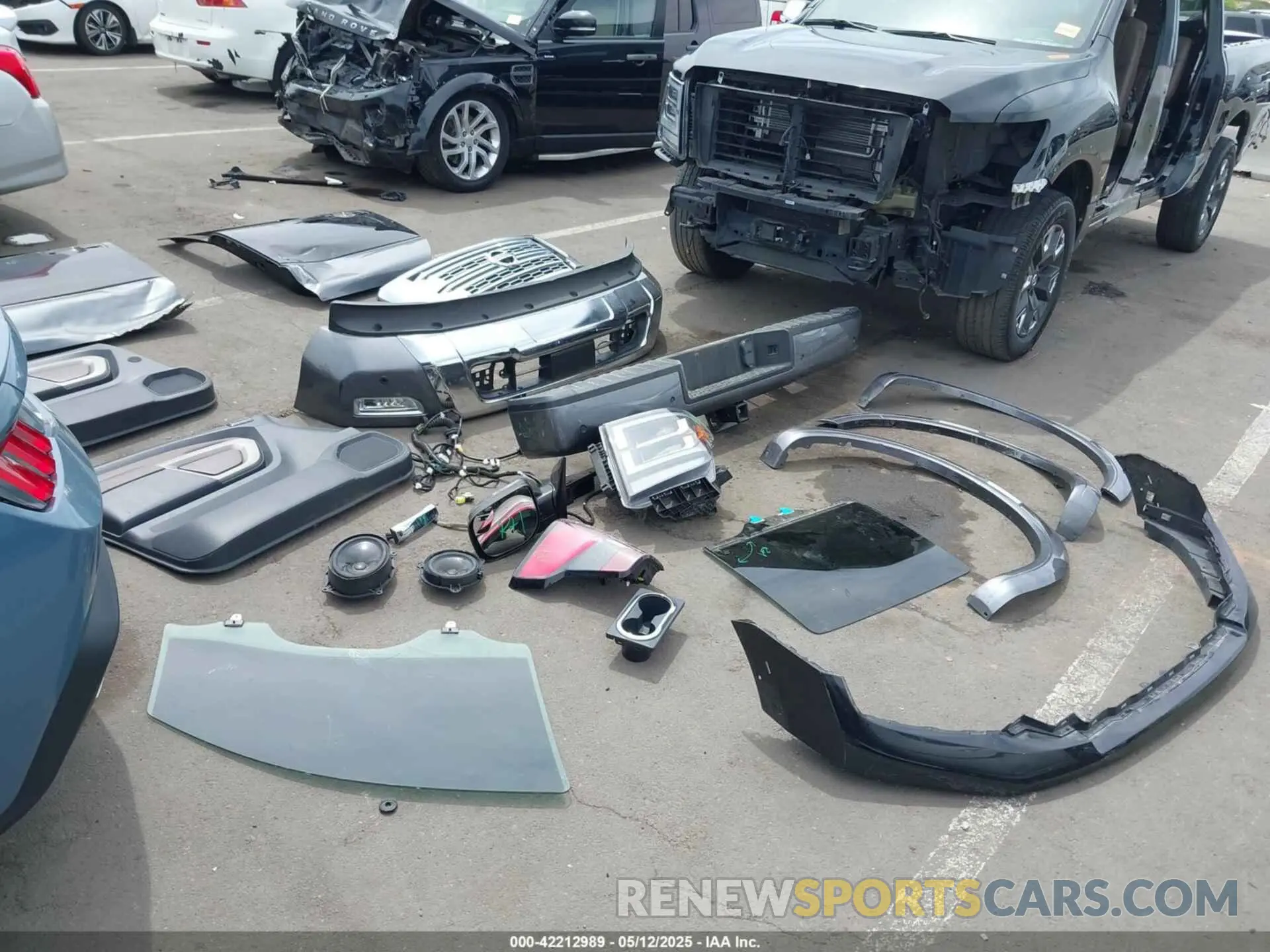 18 Photograph of a damaged car 1N6AA1ED8MN529124 NISSAN TITAN 2021