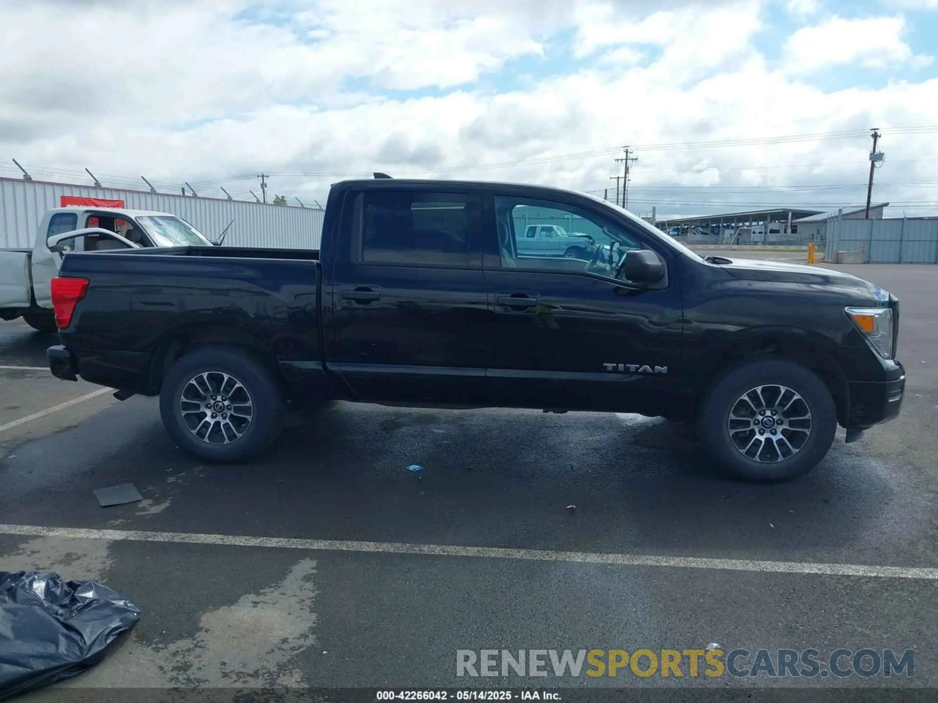 13 Photograph of a damaged car 1N6AA1EC7NN104017 NISSAN TITAN 2022