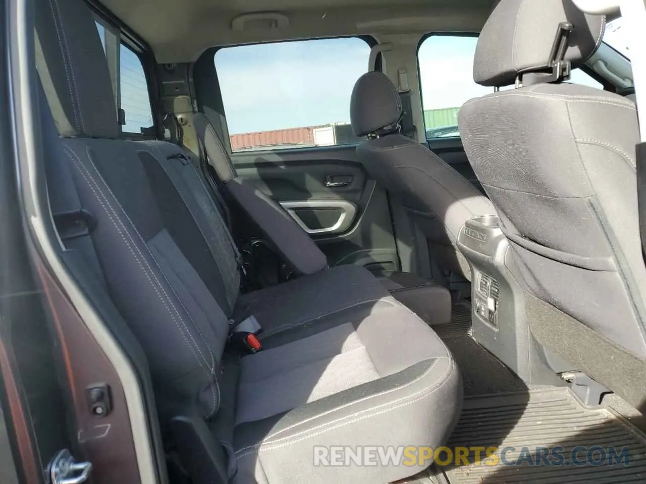 10 Фотография поврежденного автомобиля 1N6AA1FBXNN101845 NISSAN TITAN 2022