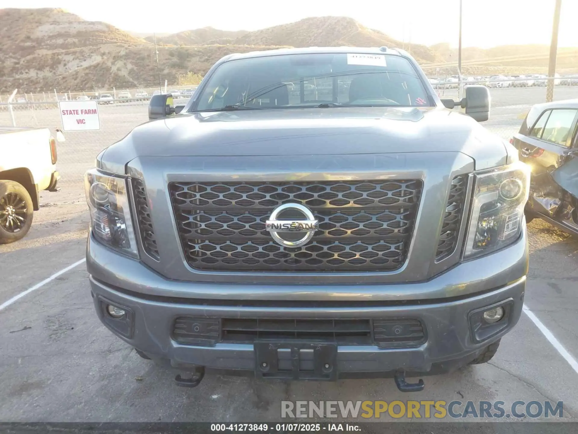 13 Фотография поврежденного автомобиля 1N6BA1F42KN528969 NISSAN TITAN XD 2019