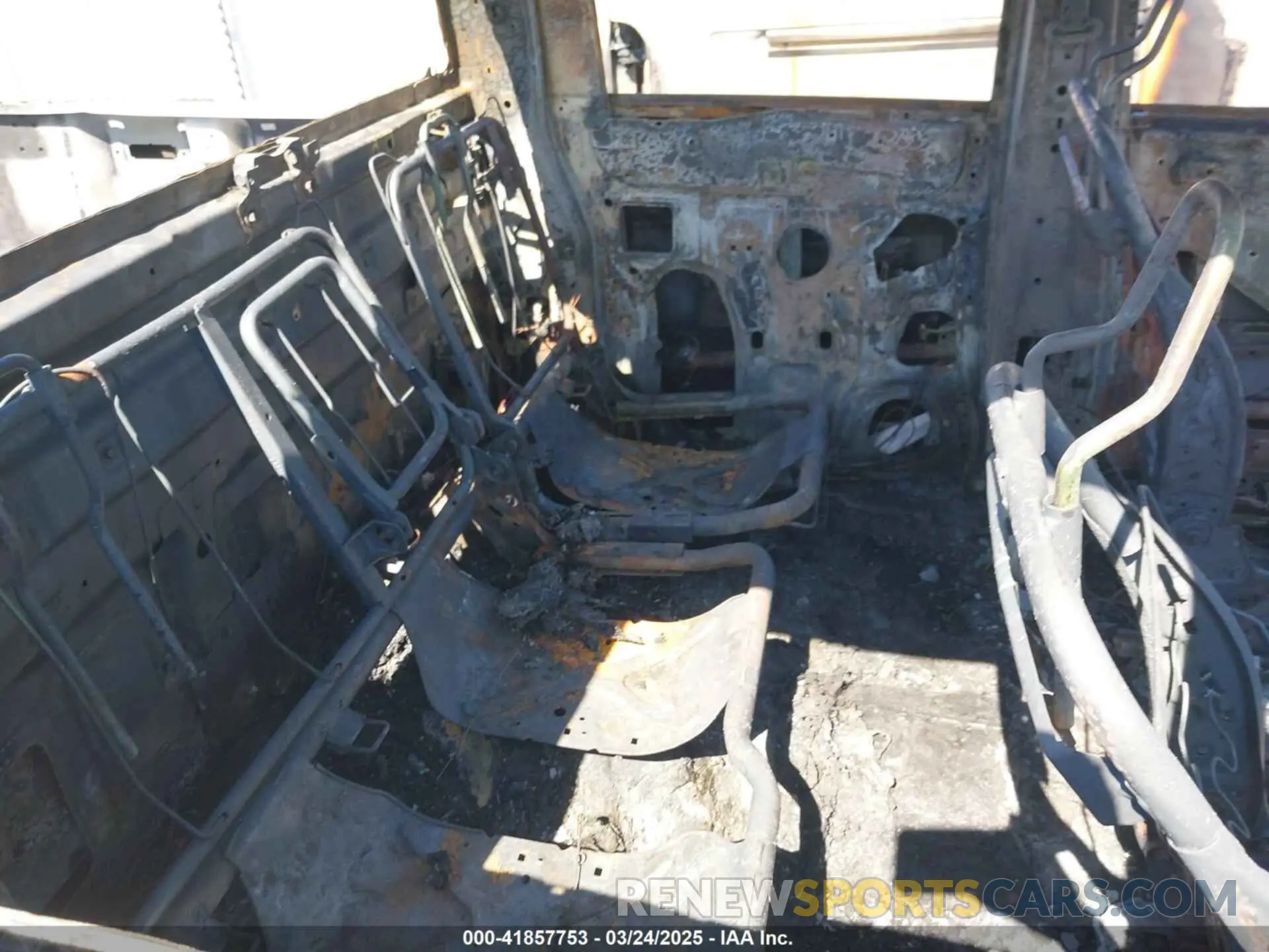 8 Photograph of a damaged car 1N6AA1FB8MN536023 NISSAN TITAN XD 2021