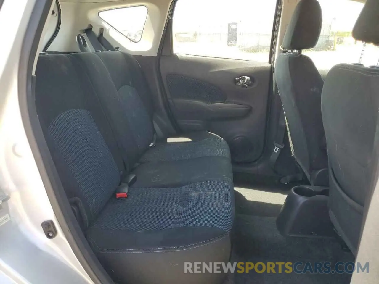10 Photograph of a damaged car 3N1CE2CP5KL357640 NISSAN VERSA 2019