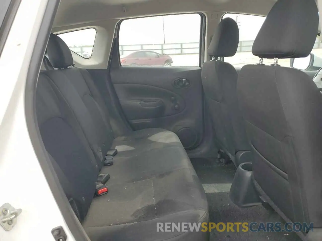 10 Photograph of a damaged car 3N1CE2CP7KL355422 NISSAN VERSA 2019