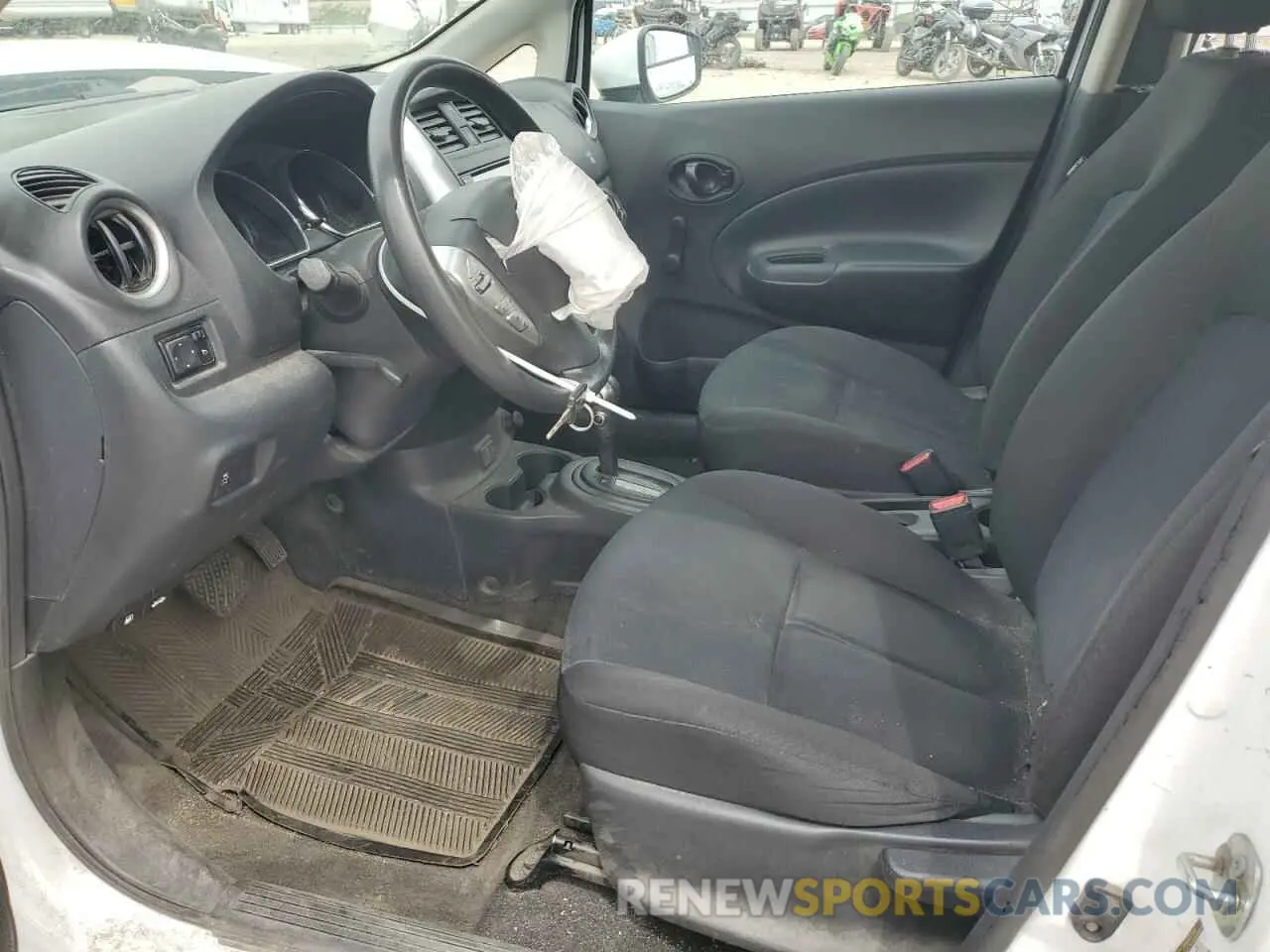 7 Photograph of a damaged car 3N1CE2CP7KL355422 NISSAN VERSA 2019