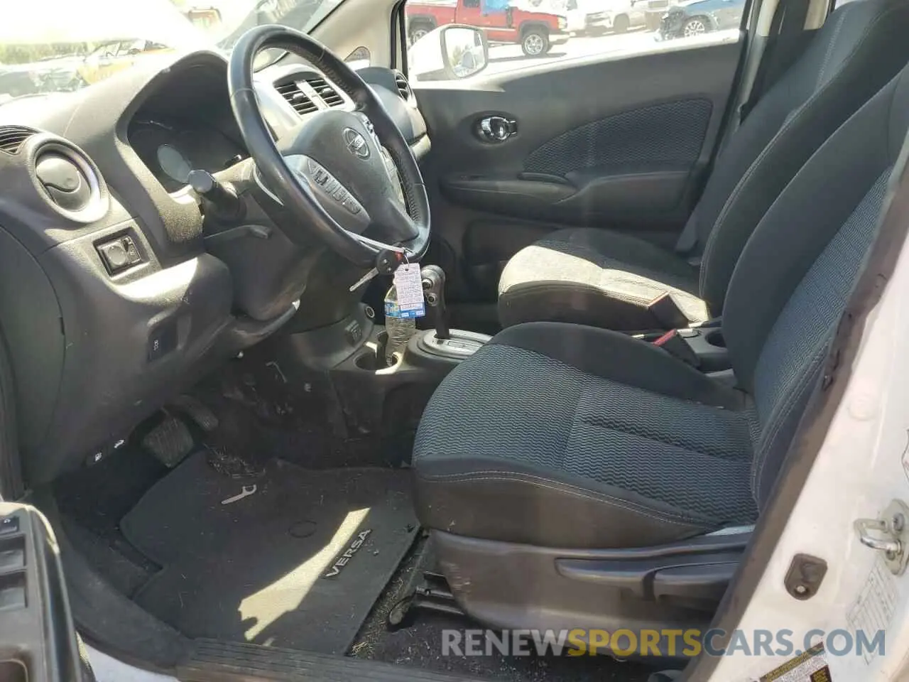 7 Фотография поврежденного автомобиля 3N1CE2CP9KL357043 NISSAN VERSA 2019
