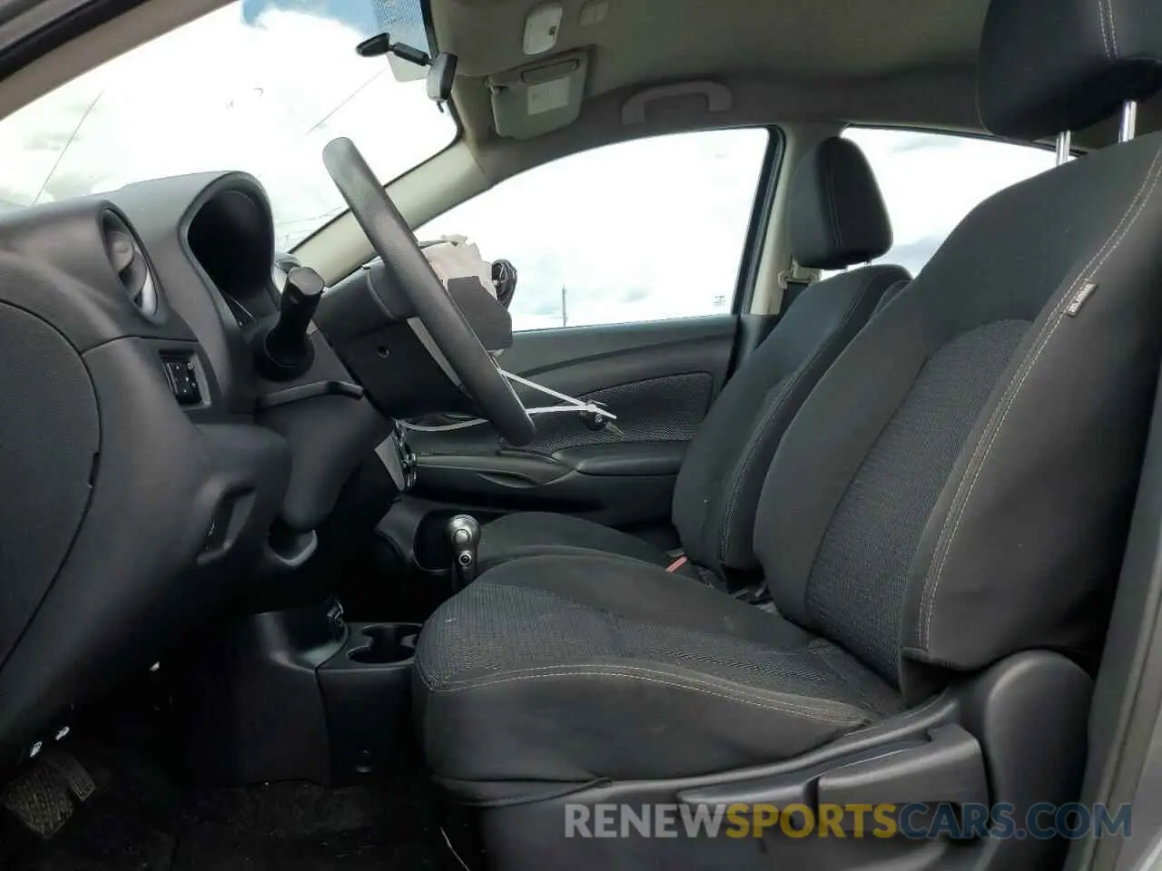 7 Photograph of a damaged car 3N1CN7AP0KL815147 NISSAN VERSA 2019