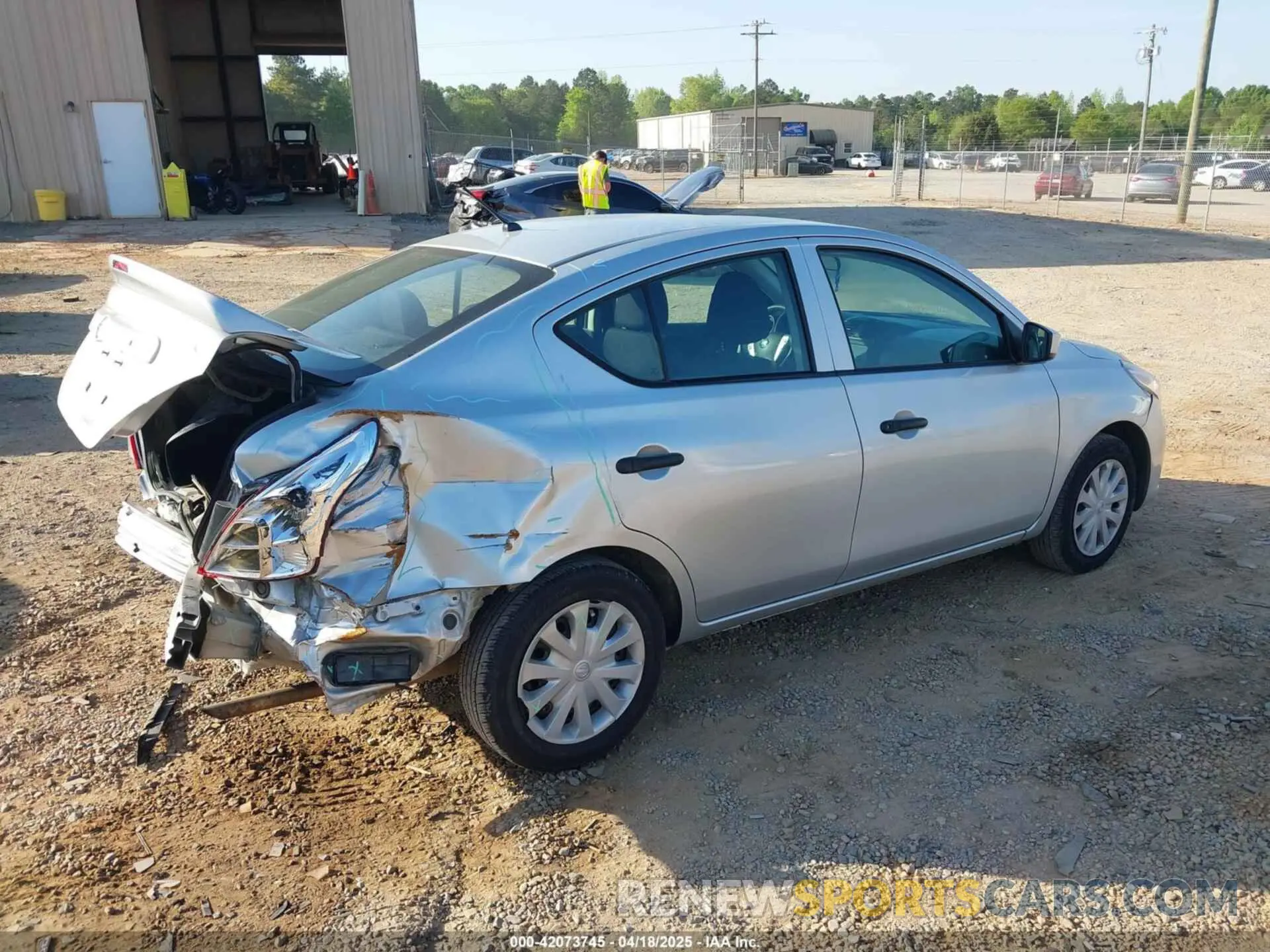 4 Фотография поврежденного автомобиля 3N1CN7AP0KL823202 NISSAN VERSA 2019