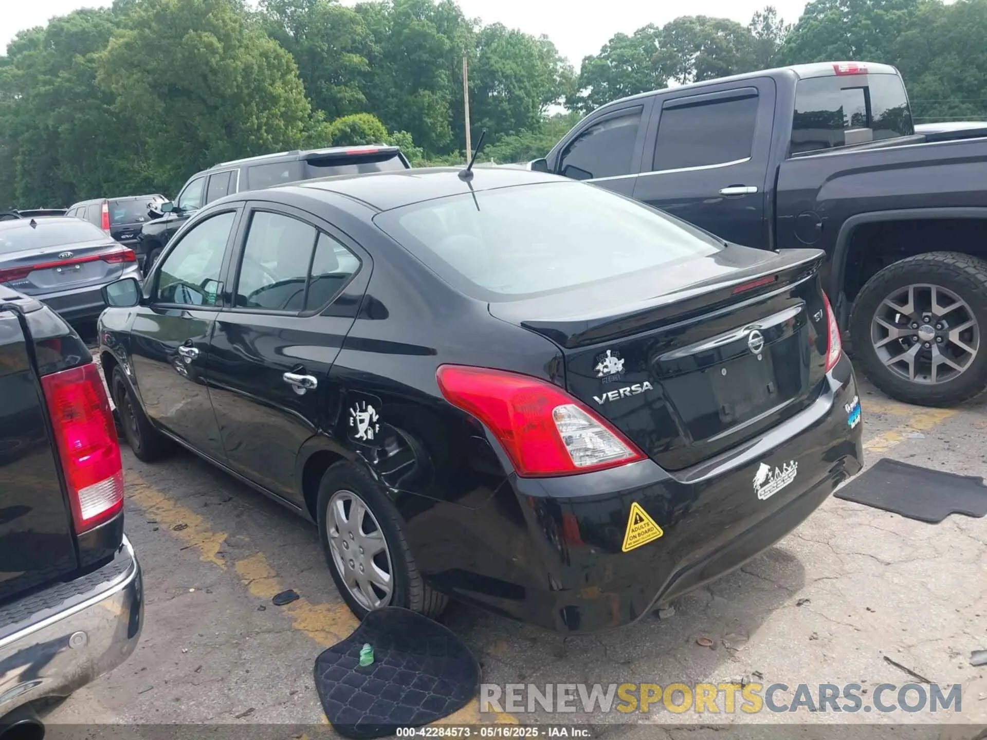 3 Photograph of a damaged car 3N1CN7AP0KL846978 NISSAN VERSA 2019