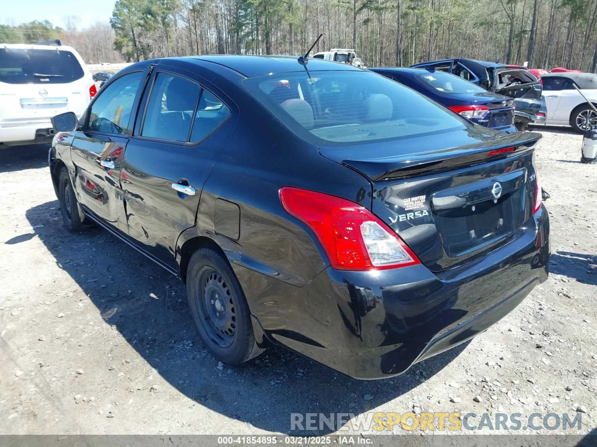 3 Фотография поврежденного автомобиля 3N1CN7AP1KL807302 NISSAN VERSA 2019