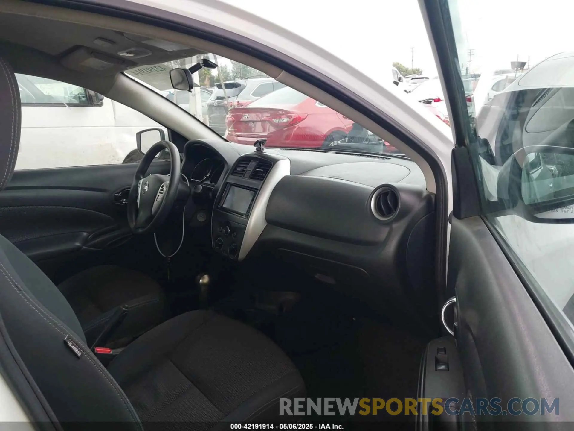 5 Photograph of a damaged car 3N1CN7AP1KL838940 NISSAN VERSA 2019