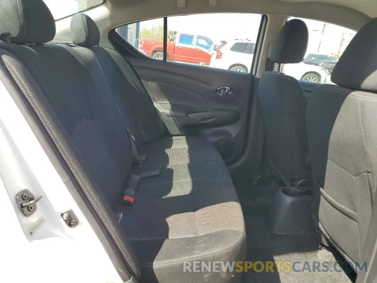 10 Photograph of a damaged car 3N1CN7AP1KL843426 NISSAN VERSA 2019