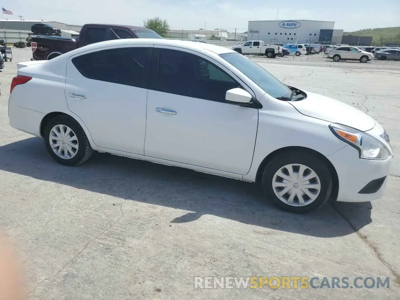 4 Фотография поврежденного автомобиля 3N1CN7AP1KL856418 NISSAN VERSA 2019