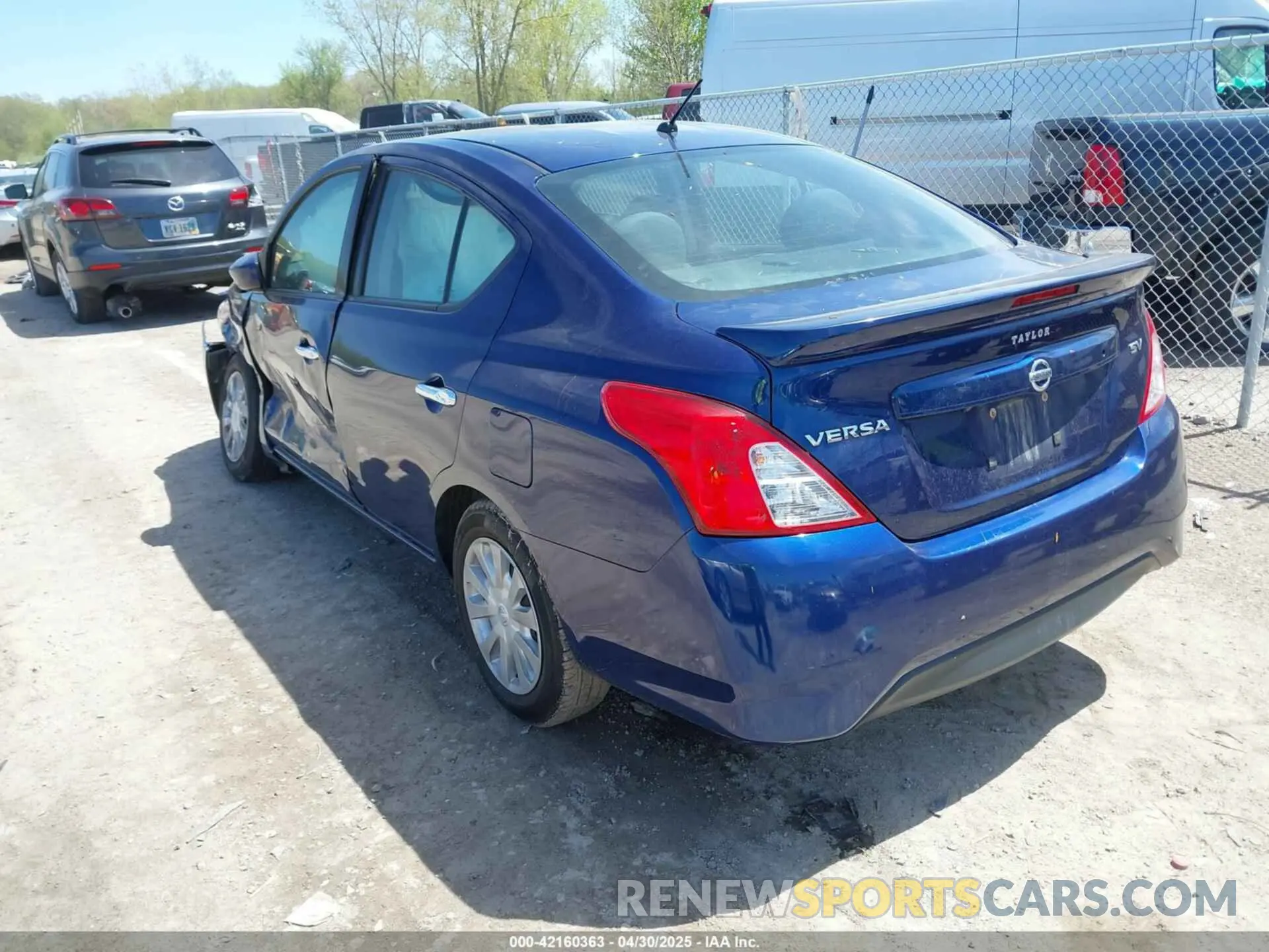 3 Фотография поврежденного автомобиля 3N1CN7AP1KL871484 NISSAN VERSA 2019