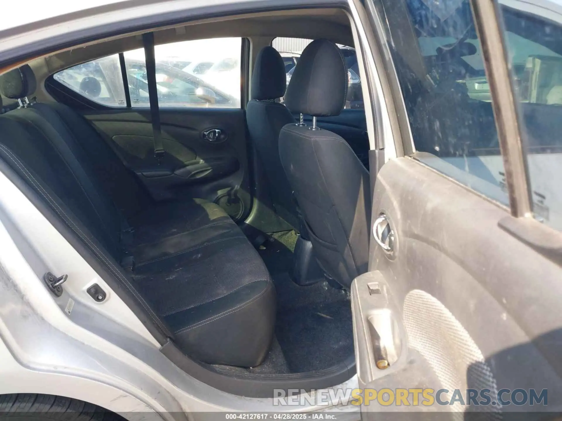 8 Photograph of a damaged car 3N1CN7AP2KL843581 NISSAN VERSA 2019