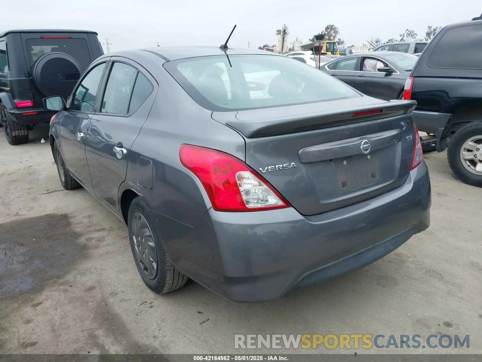 3 Фотография поврежденного автомобиля 3N1CN7AP2KL862485 NISSAN VERSA 2019