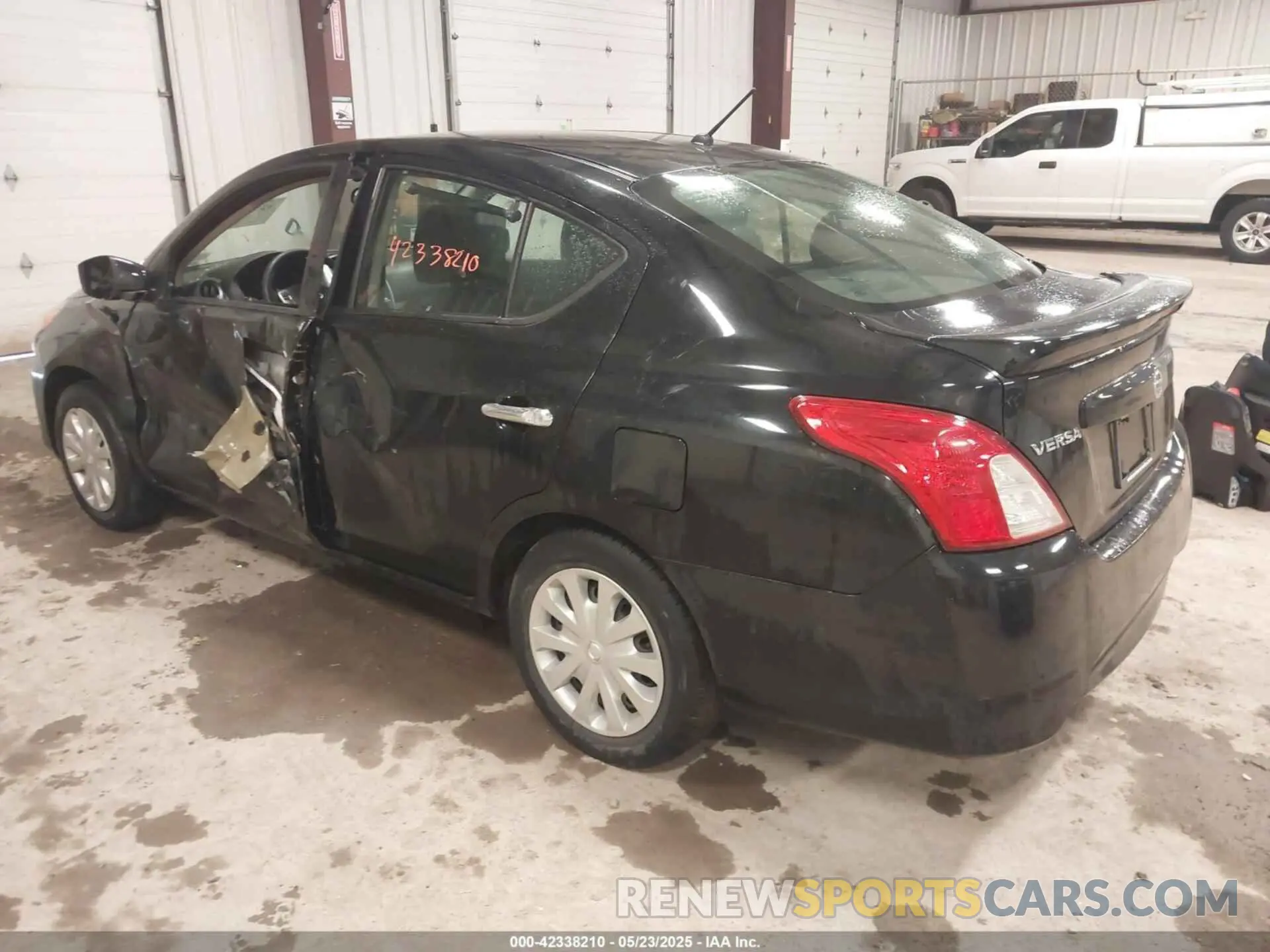 3 Photograph of a damaged car 3N1CN7AP2KL879111 NISSAN VERSA 2019