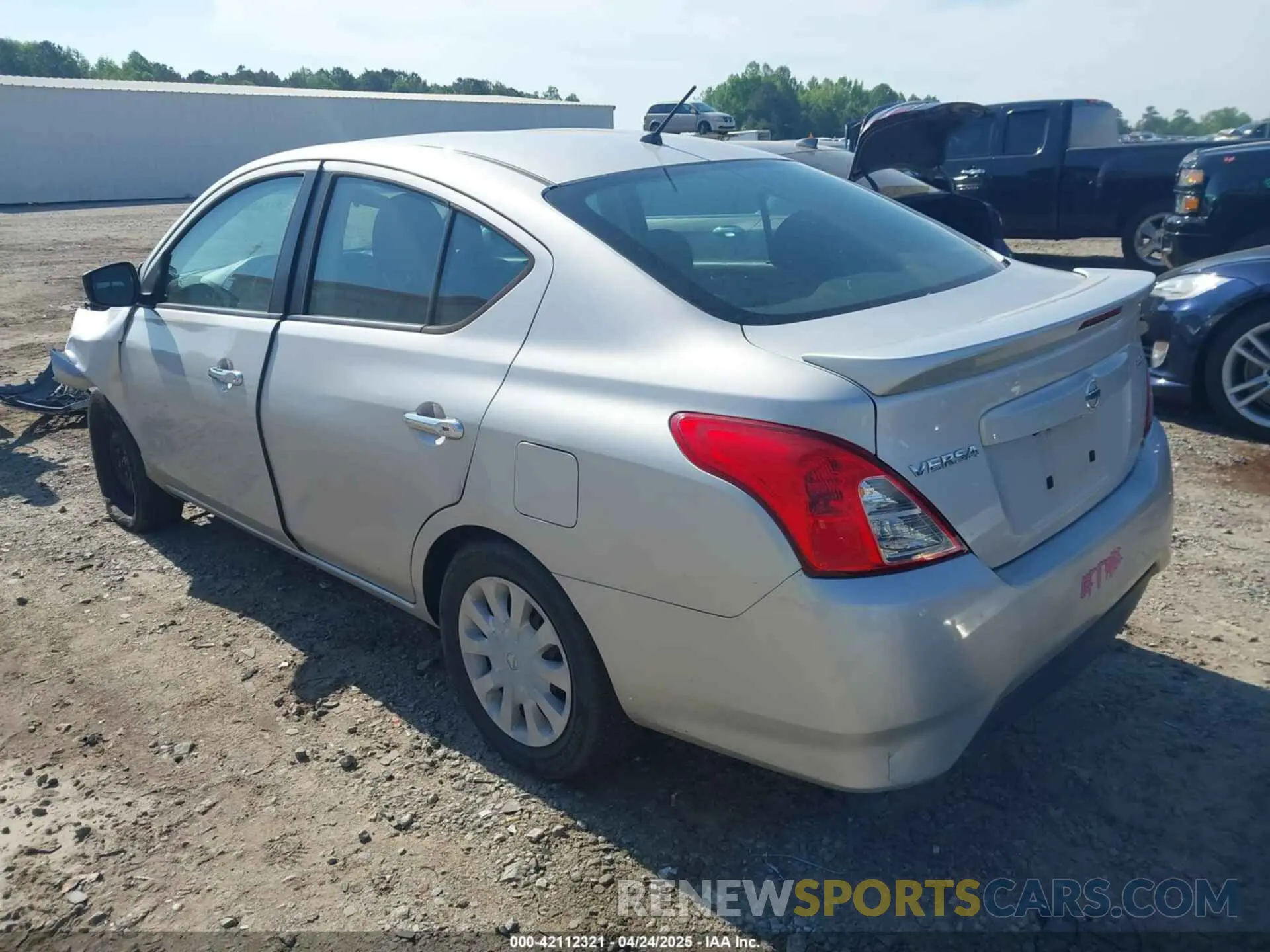 3 Фотография поврежденного автомобиля 3N1CN7AP3KL832766 NISSAN VERSA 2019