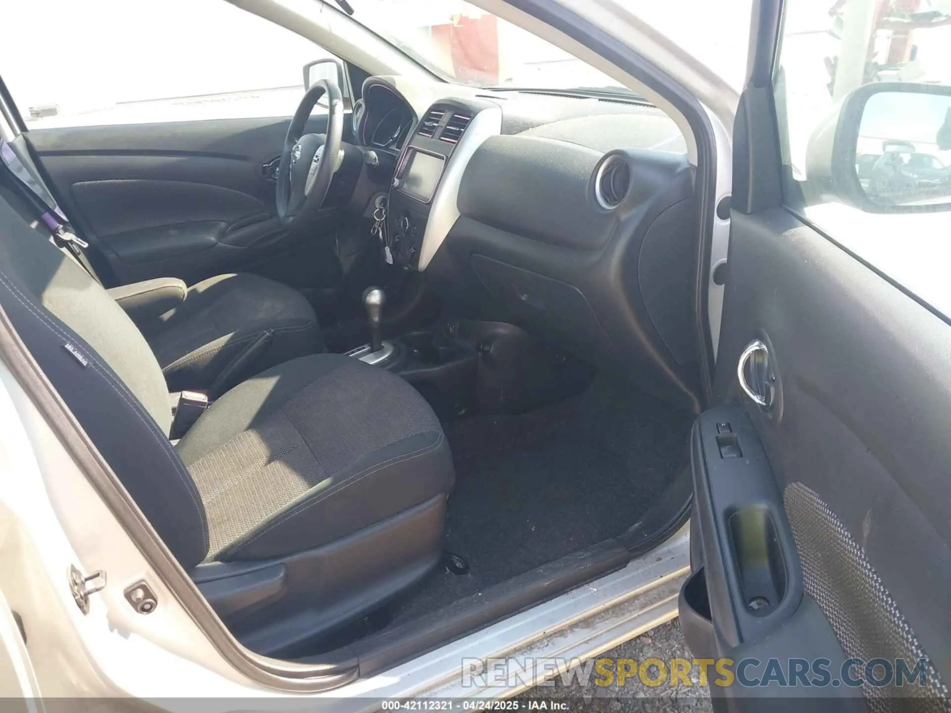 5 Фотография поврежденного автомобиля 3N1CN7AP3KL832766 NISSAN VERSA 2019