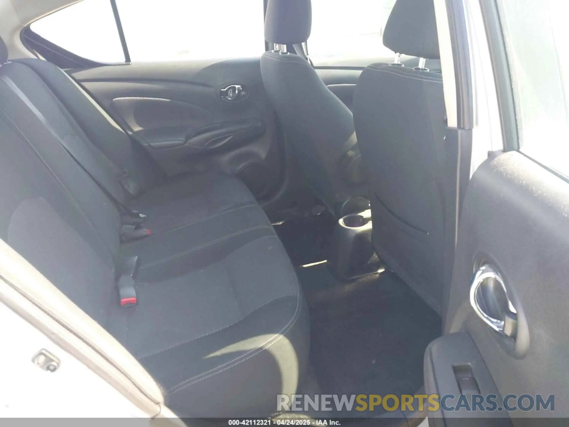 8 Фотография поврежденного автомобиля 3N1CN7AP3KL832766 NISSAN VERSA 2019