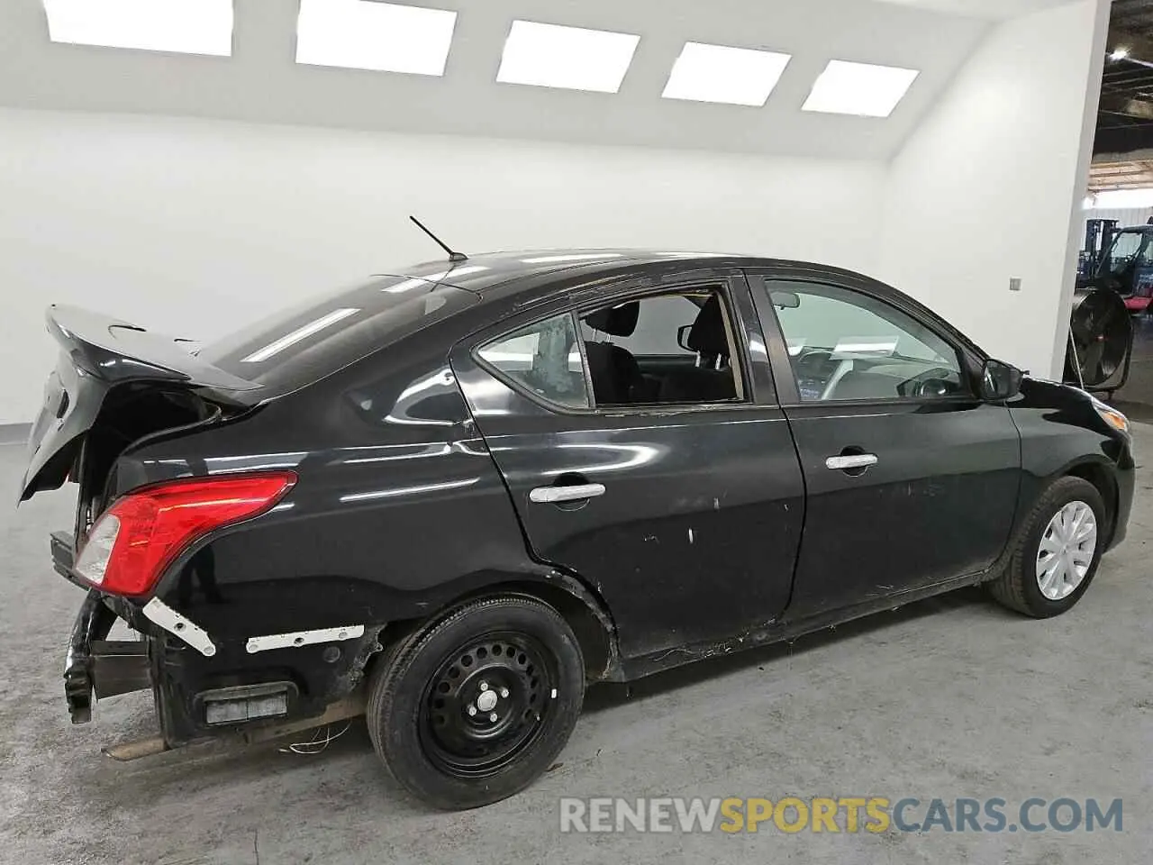 3 Фотография поврежденного автомобиля 3N1CN7AP3KL845596 NISSAN VERSA 2019