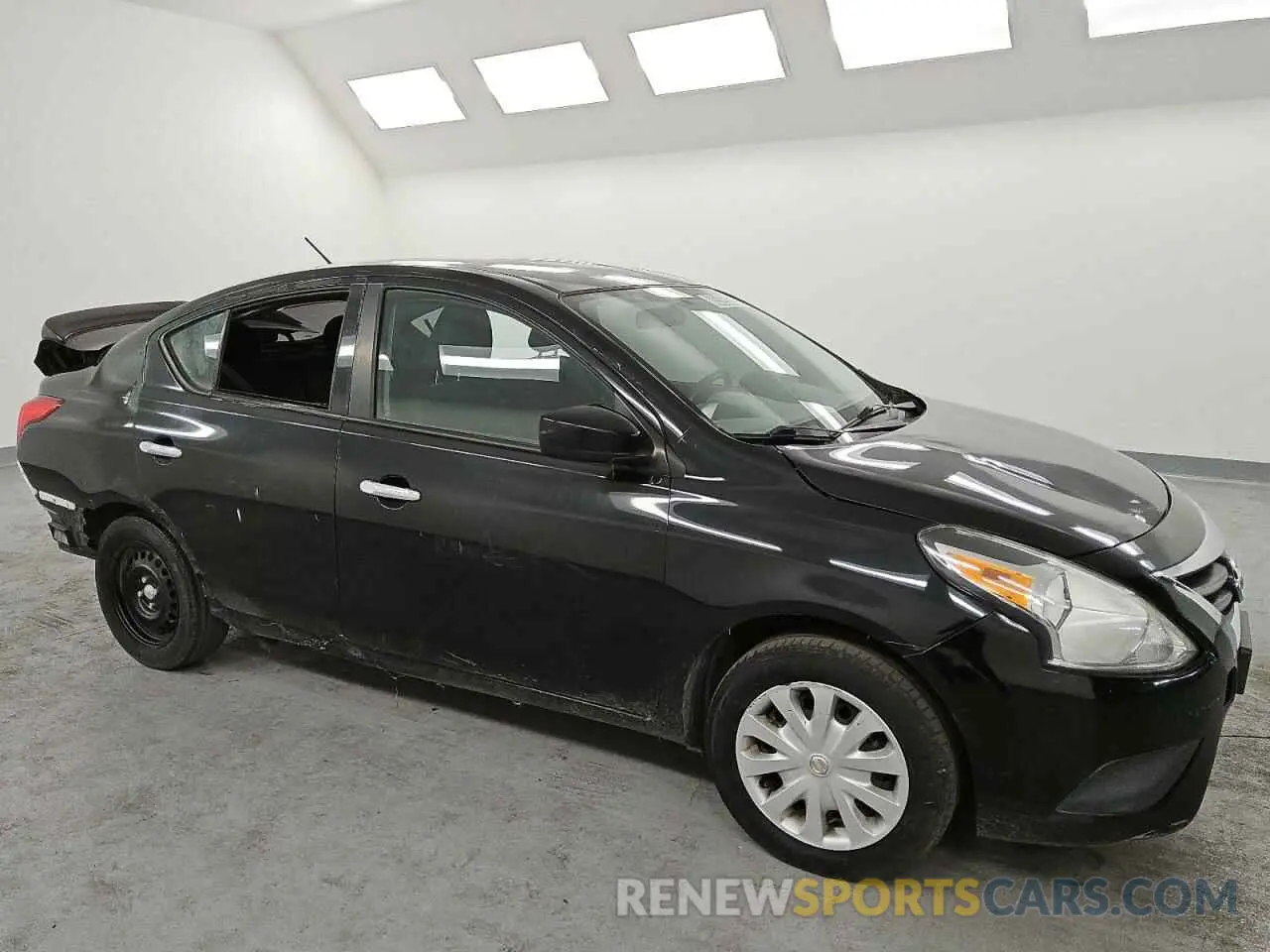 4 Фотография поврежденного автомобиля 3N1CN7AP3KL845596 NISSAN VERSA 2019