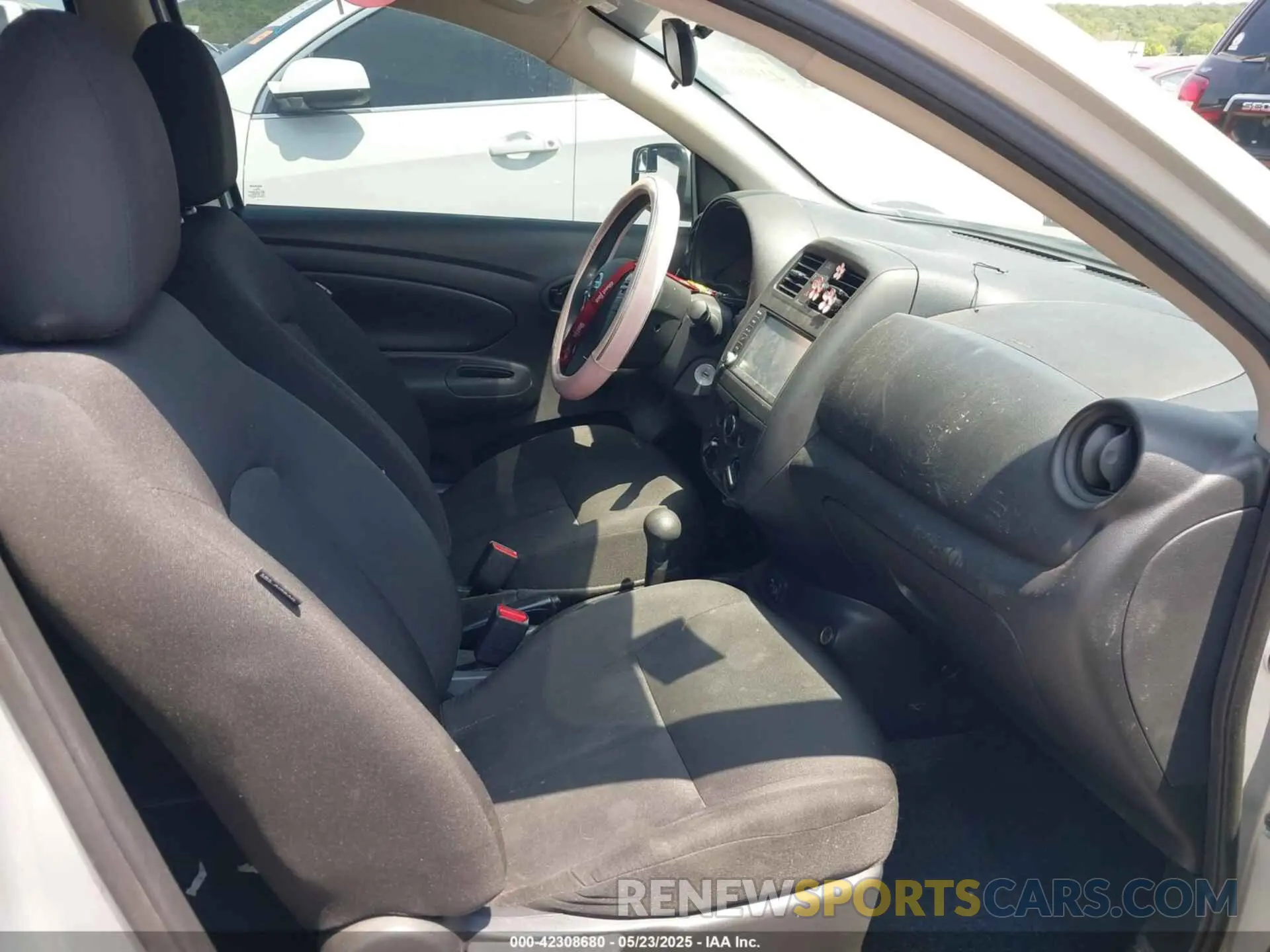 5 Photograph of a damaged car 3N1CN7AP3KL846523 NISSAN VERSA 2019