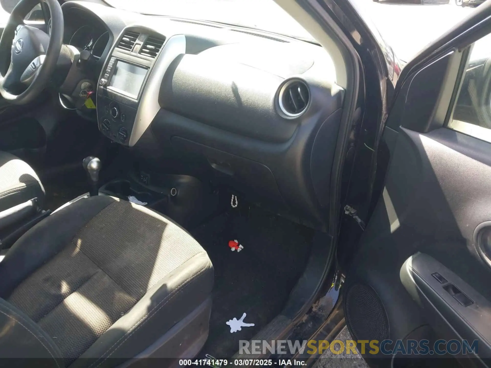 5 Photograph of a damaged car 3N1CN7AP3KL878470 NISSAN VERSA 2019