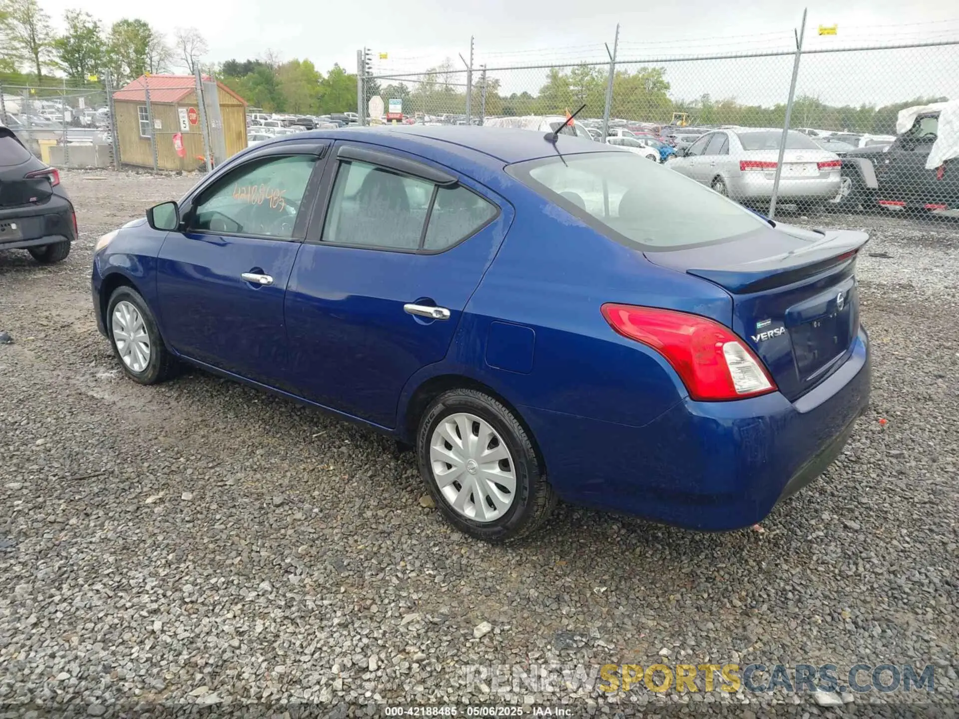 3 Фотография поврежденного автомобиля 3N1CN7AP4KL807570 NISSAN VERSA 2019