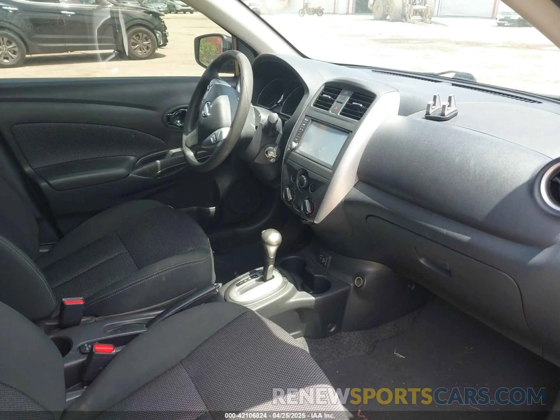 5 Photograph of a damaged car 3N1CN7AP4KL817029 NISSAN VERSA 2019
