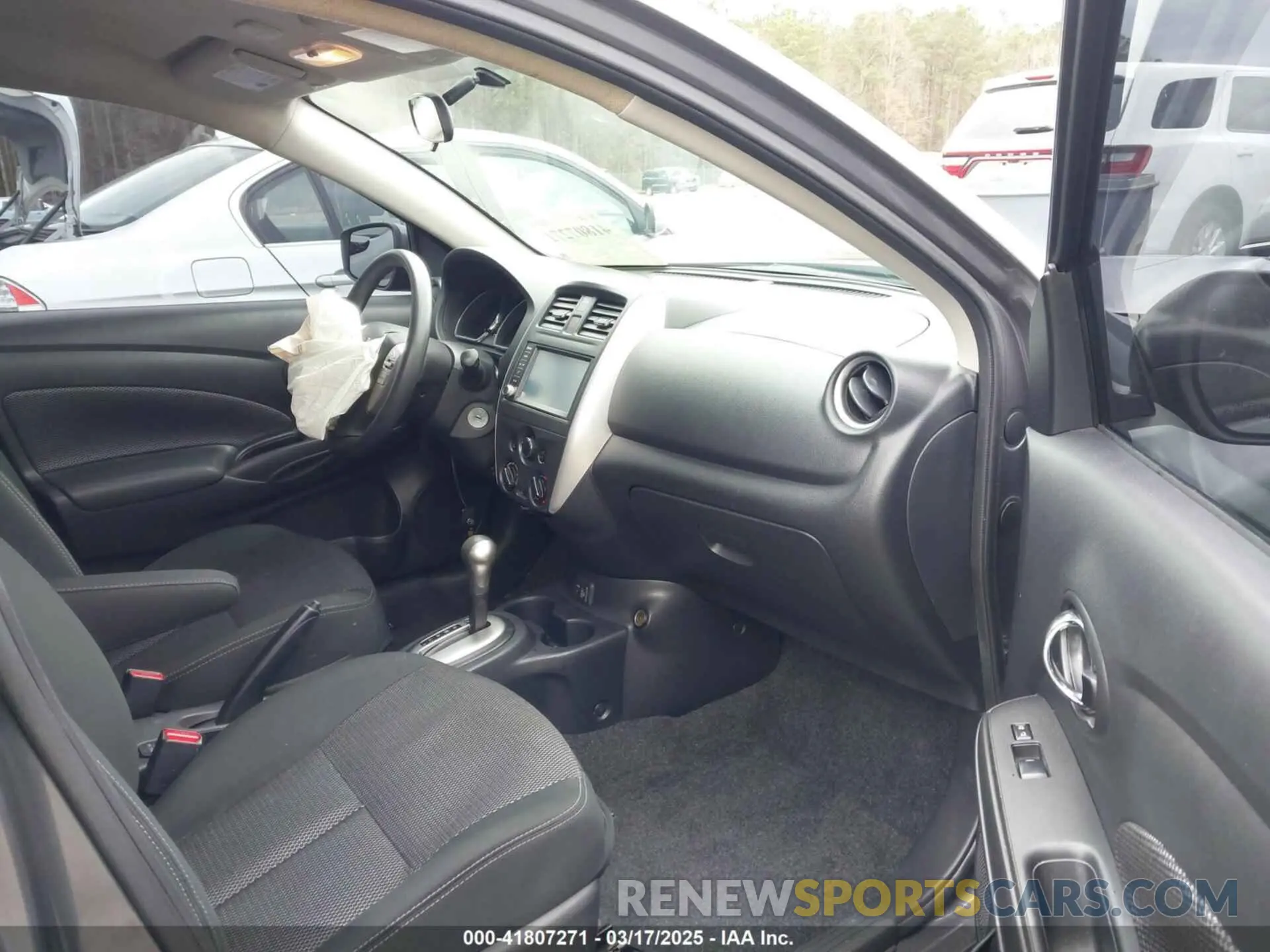 5 Photograph of a damaged car 3N1CN7AP4KL831867 NISSAN VERSA 2019