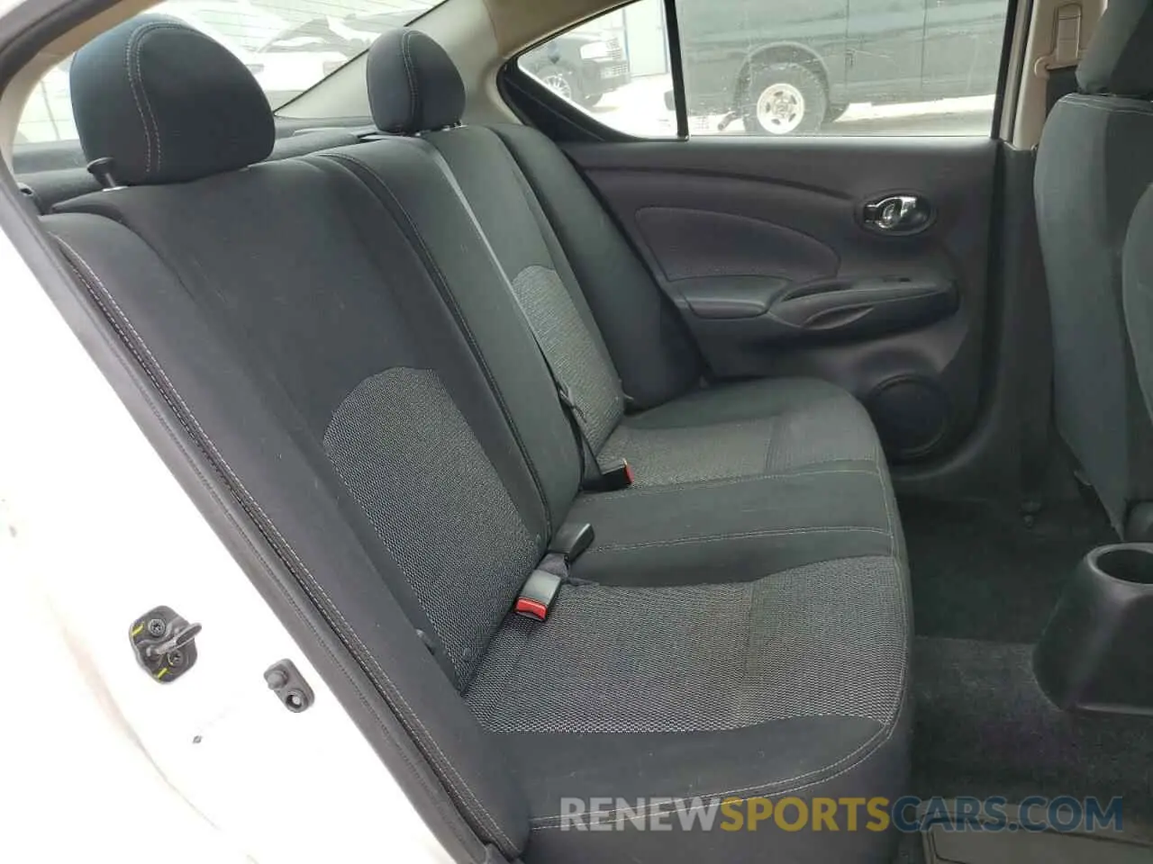 10 Photograph of a damaged car 3N1CN7AP4KL832050 NISSAN VERSA 2019