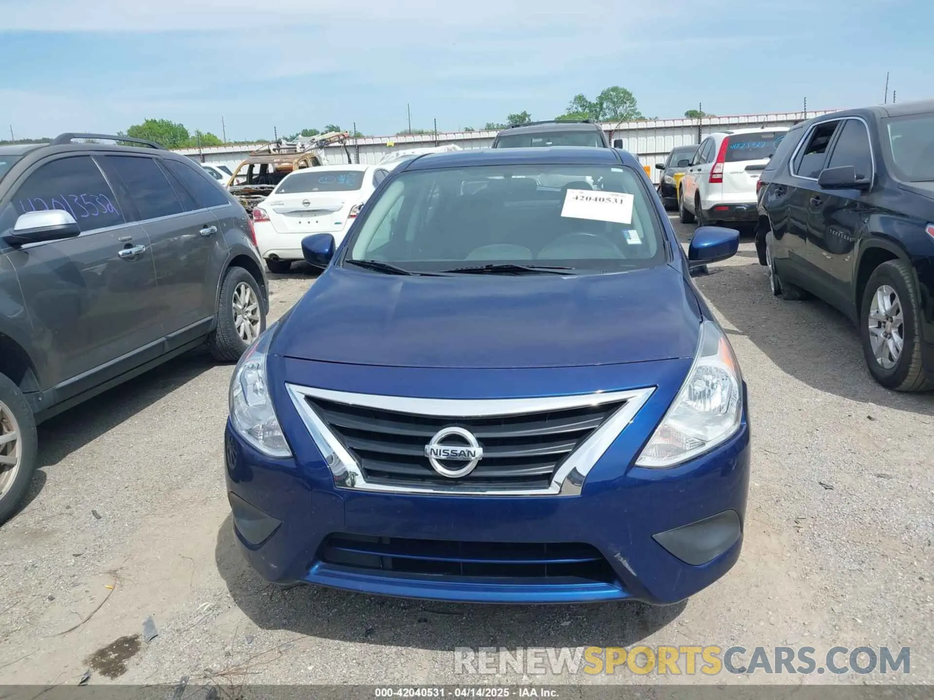 13 Фотография поврежденного автомобиля 3N1CN7AP4KL842013 NISSAN VERSA 2019