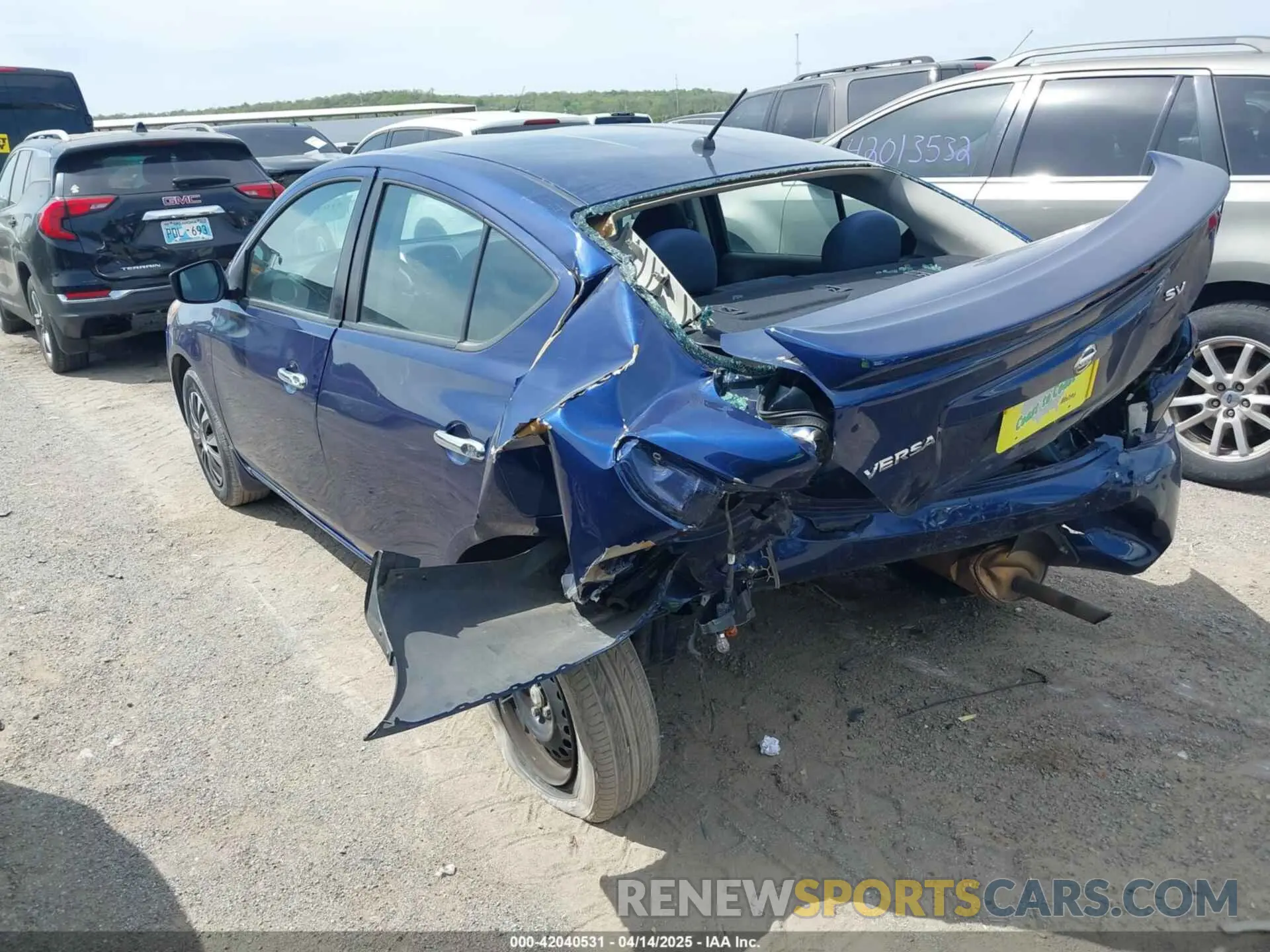 3 Фотография поврежденного автомобиля 3N1CN7AP4KL842013 NISSAN VERSA 2019