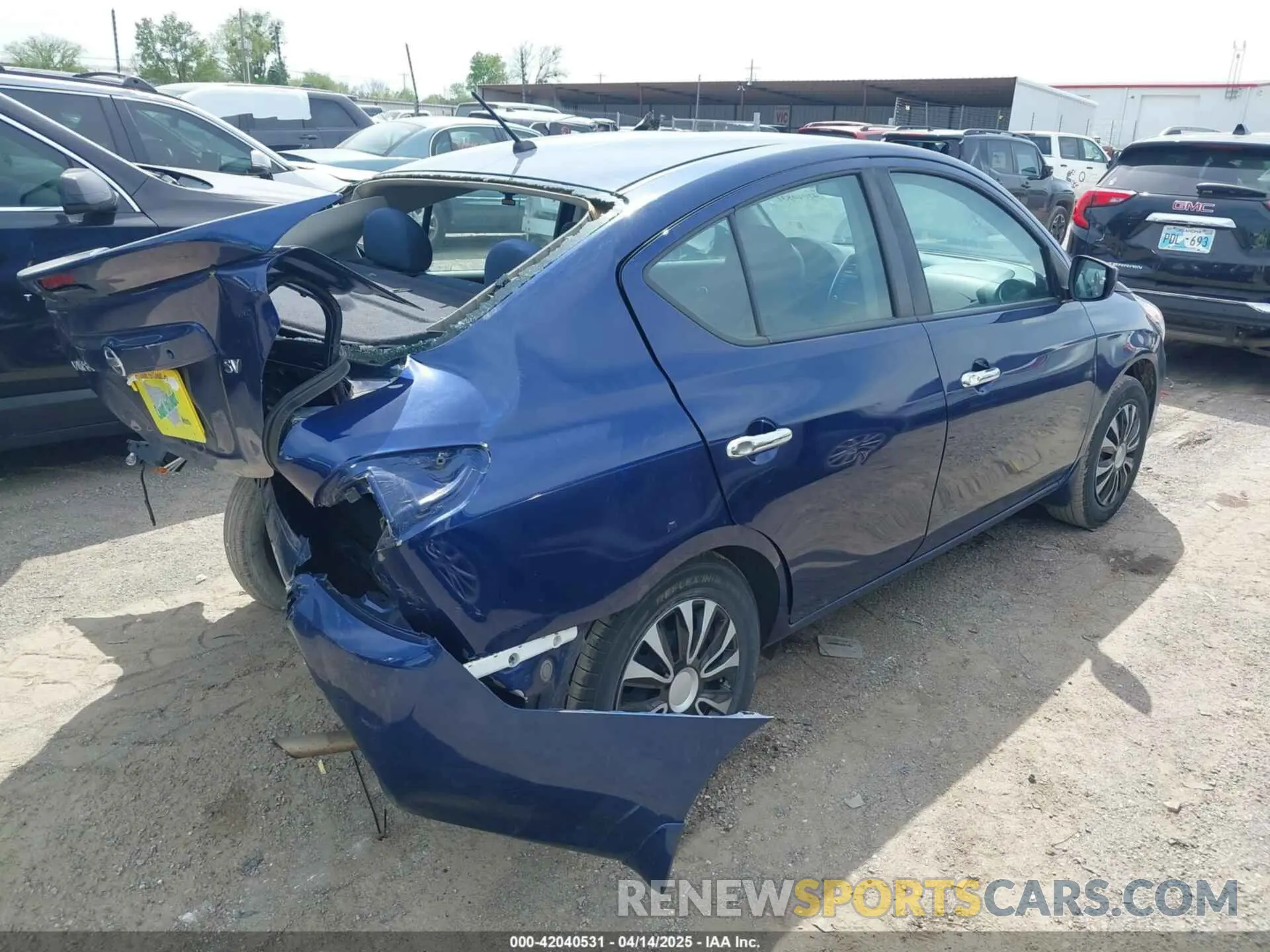 4 Фотография поврежденного автомобиля 3N1CN7AP4KL842013 NISSAN VERSA 2019