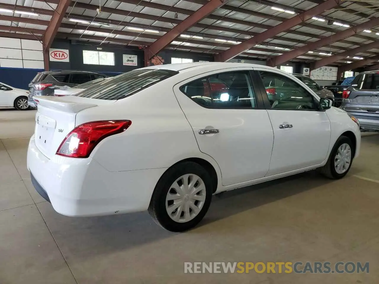 3 Фотография поврежденного автомобиля 3N1CN7AP4KL852069 NISSAN VERSA 2019