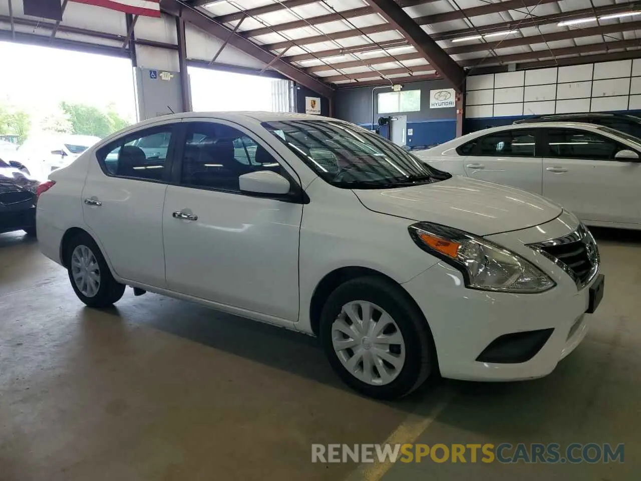 4 Фотография поврежденного автомобиля 3N1CN7AP4KL852069 NISSAN VERSA 2019