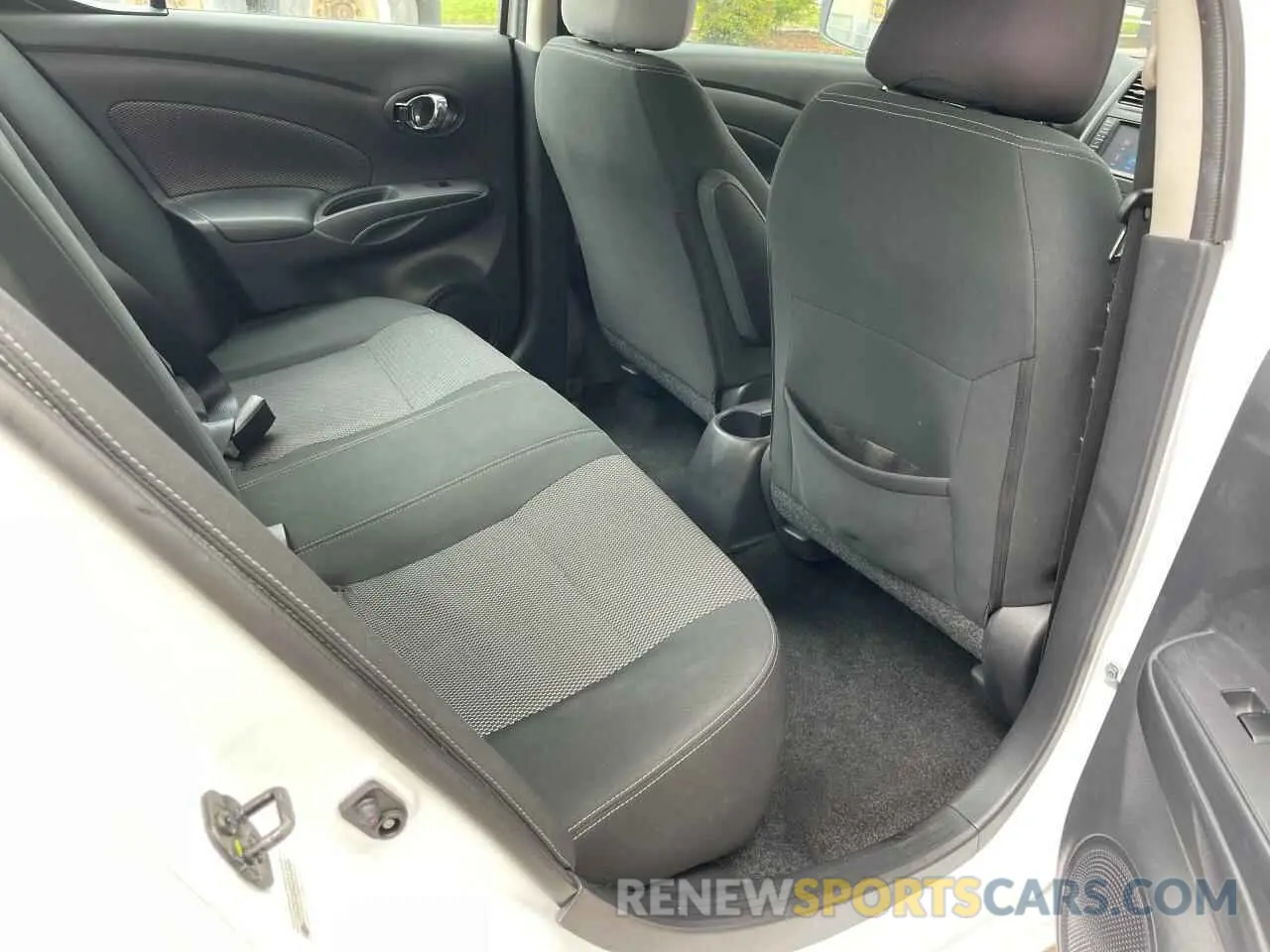 6 Photograph of a damaged car 3N1CN7AP4KL853965 NISSAN VERSA 2019