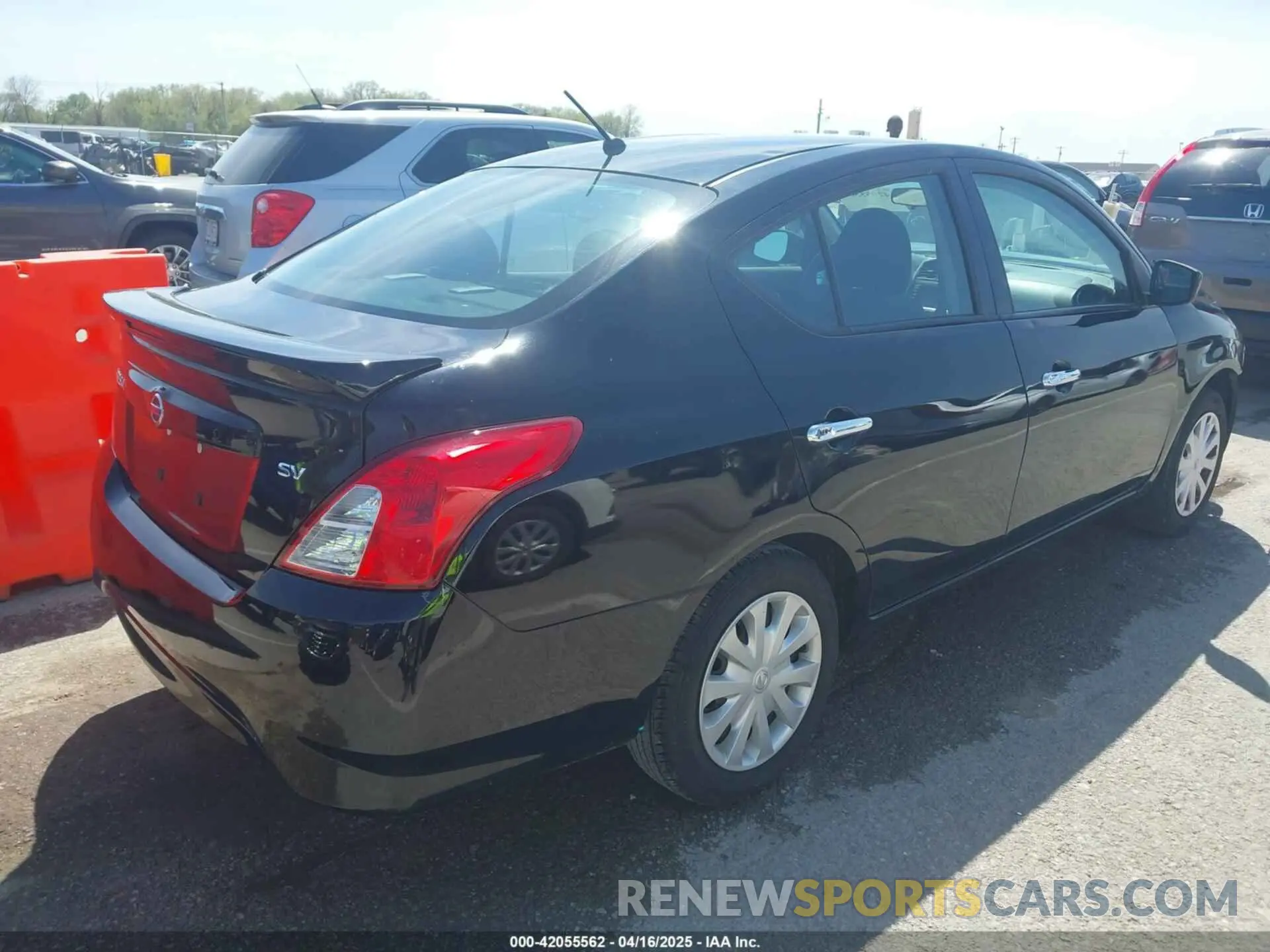 4 Фотография поврежденного автомобиля 3N1CN7AP4KL858339 NISSAN VERSA 2019