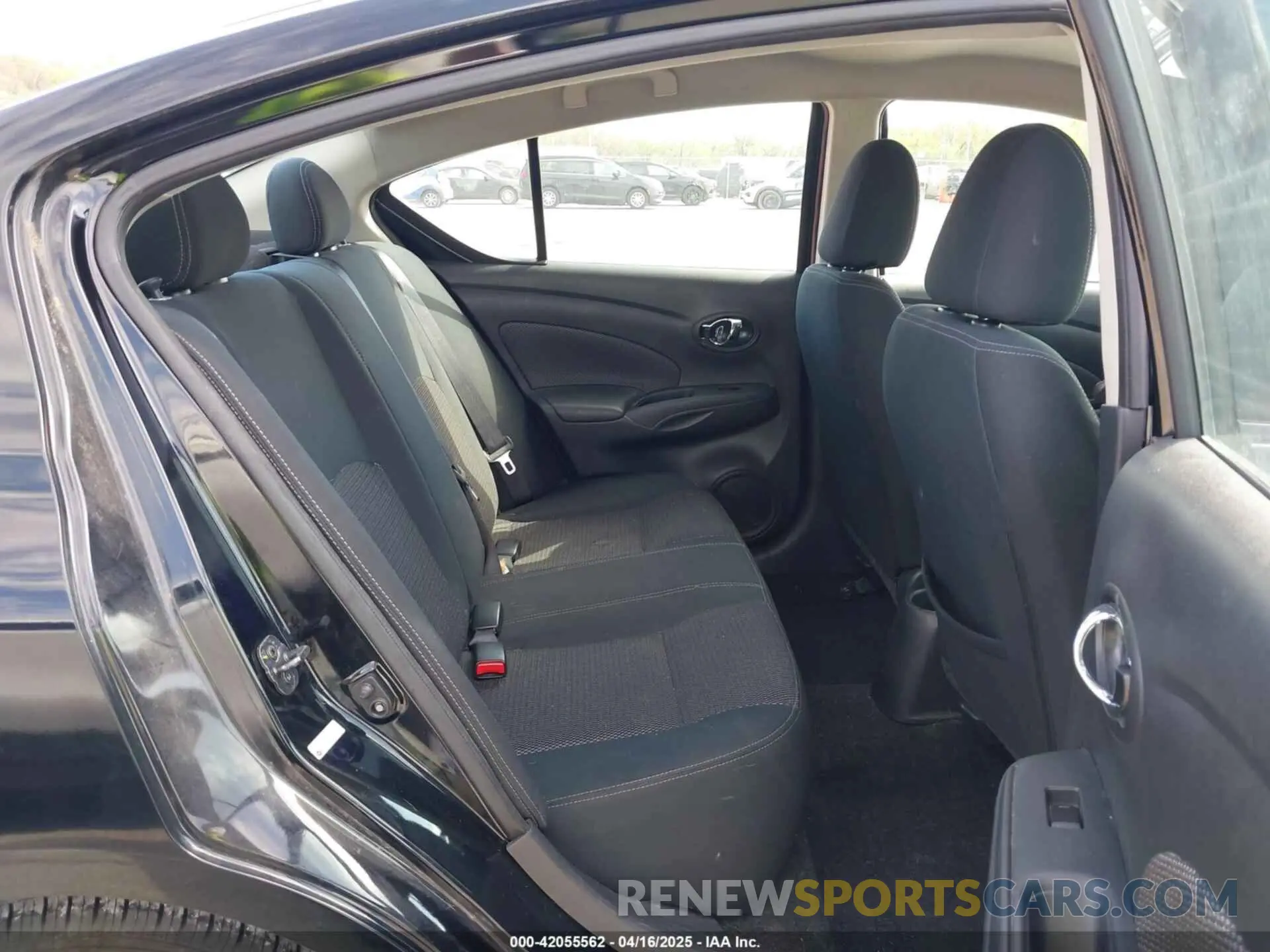 8 Фотография поврежденного автомобиля 3N1CN7AP4KL858339 NISSAN VERSA 2019