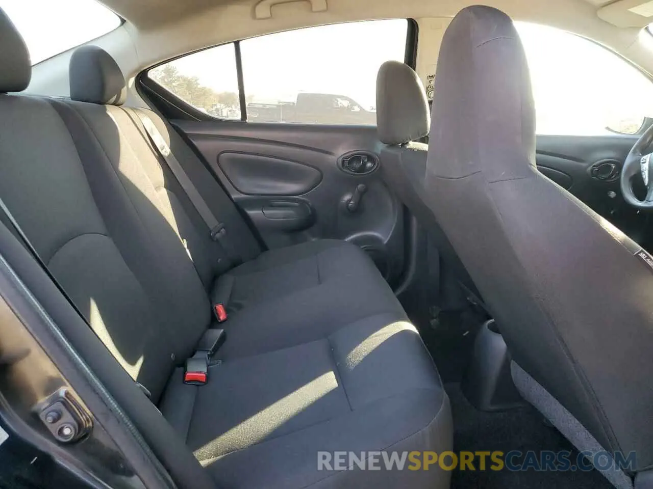 10 Photograph of a damaged car 3N1CN7AP5KL800790 NISSAN VERSA 2019