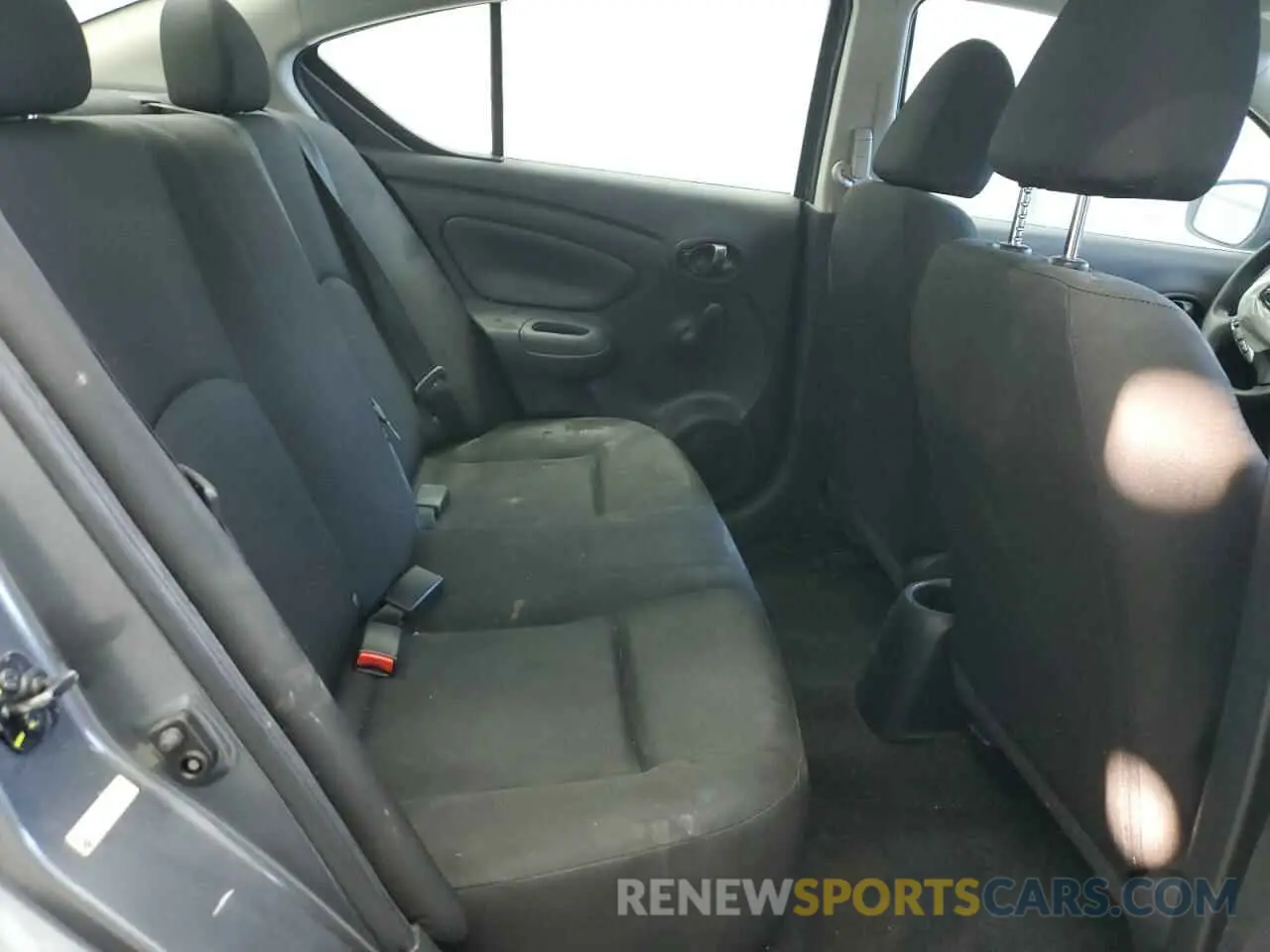 10 Photograph of a damaged car 3N1CN7AP5KL818254 NISSAN VERSA 2019