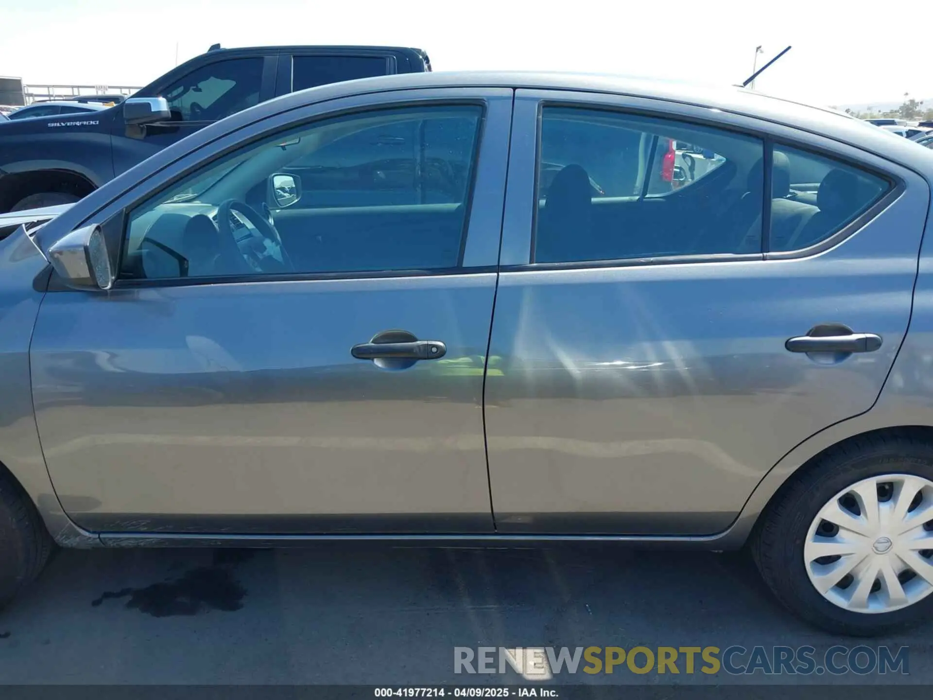 14 Photograph of a damaged car 3N1CN7AP5KL827228 NISSAN VERSA 2019