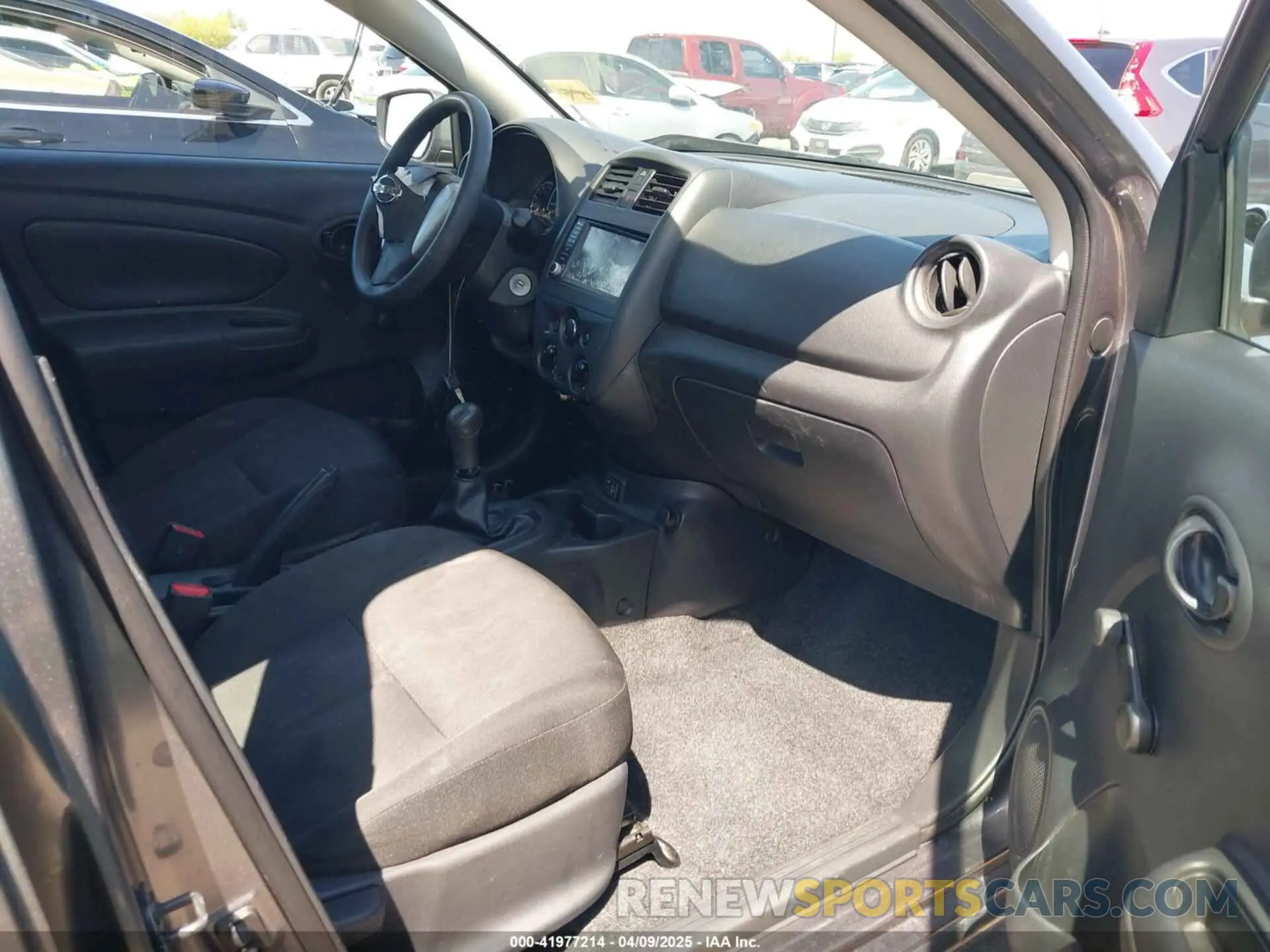 5 Photograph of a damaged car 3N1CN7AP5KL827228 NISSAN VERSA 2019