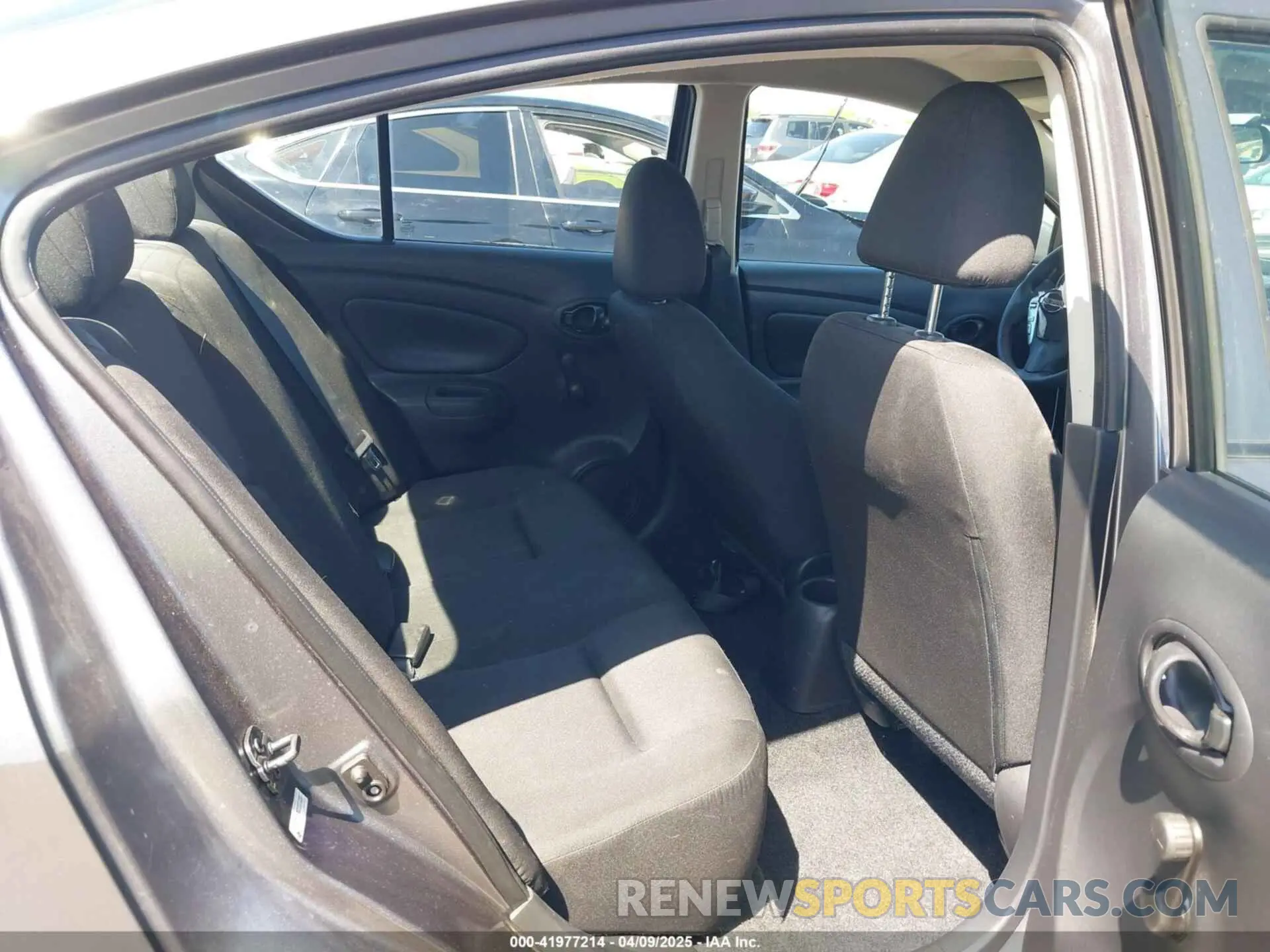 8 Photograph of a damaged car 3N1CN7AP5KL827228 NISSAN VERSA 2019