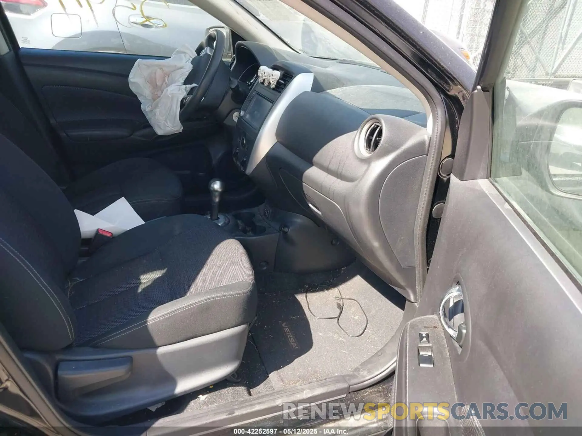 5 Photograph of a damaged car 3N1CN7AP5KL849312 NISSAN VERSA 2019