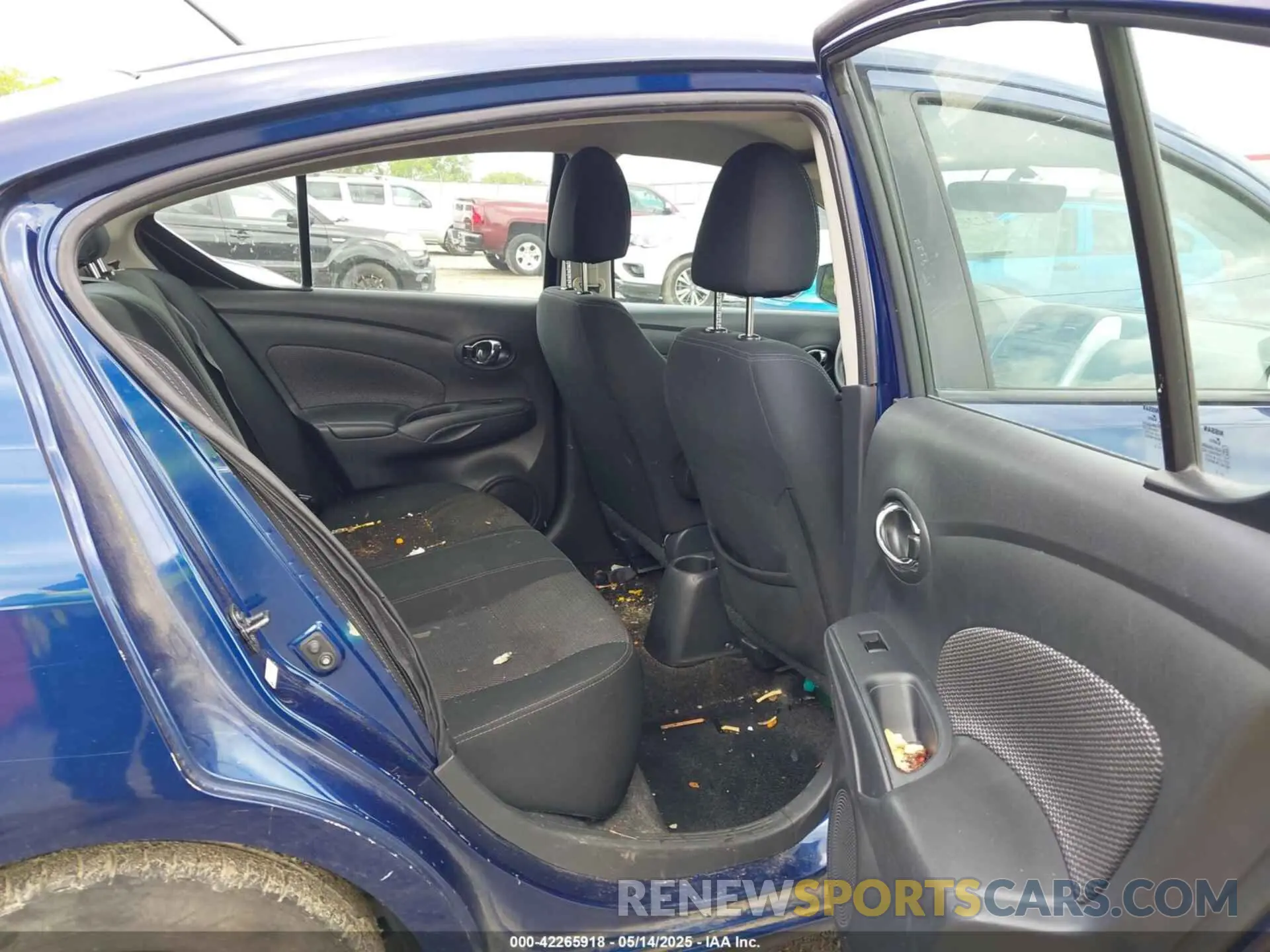 8 Photograph of a damaged car 3N1CN7AP5KL880382 NISSAN VERSA 2019