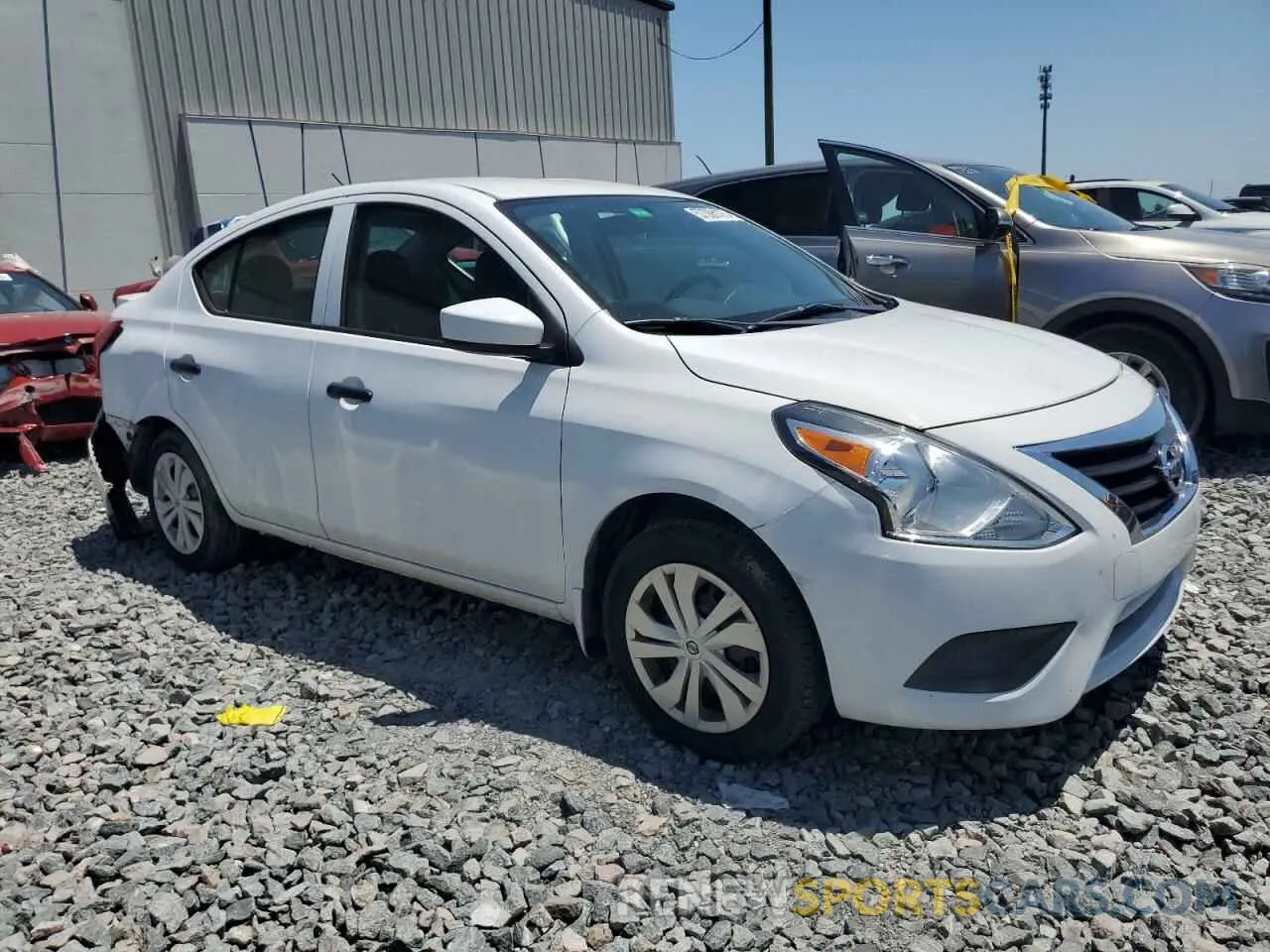 4 Фотография поврежденного автомобиля 3N1CN7AP6KL829764 NISSAN VERSA 2019